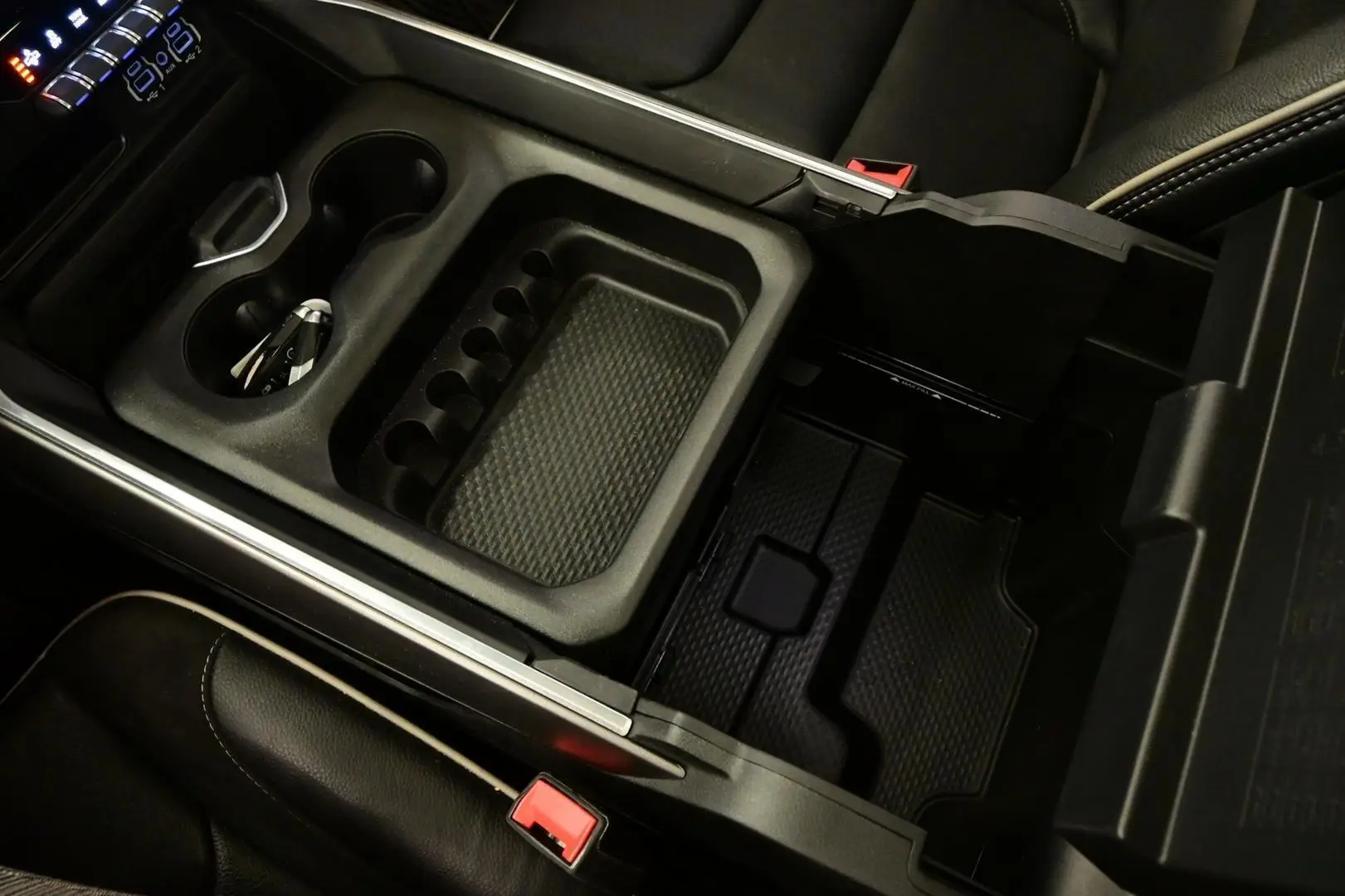 Car Image - 2oEDmYI3U4z6N8g3znNxXC