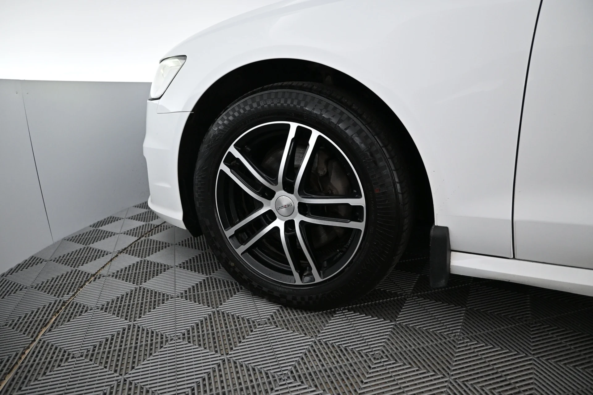 Car Image - 5q79eVewwcxP6mdANKC7FS