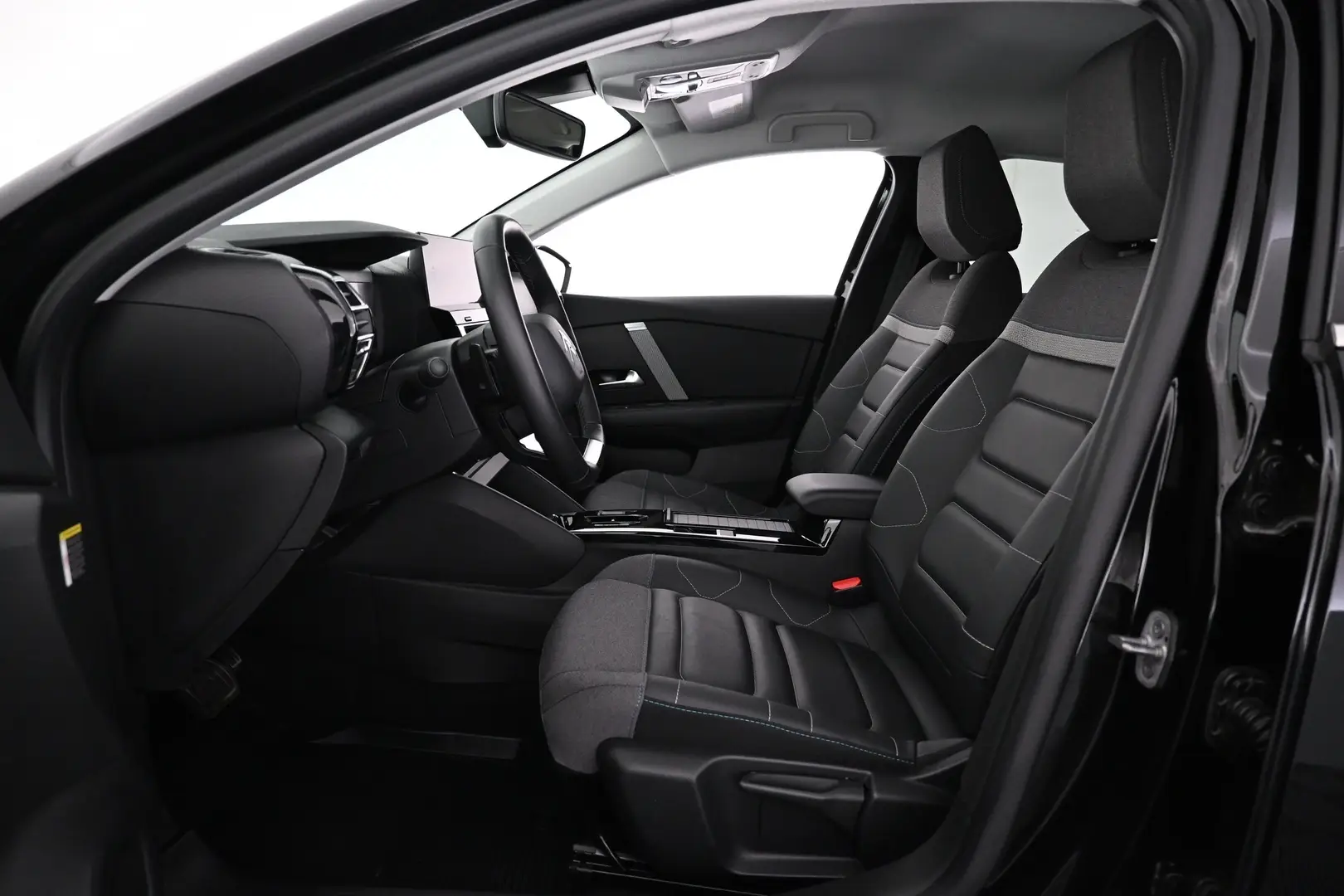 Car Image - F8gdf1eQfRfZ3XwGLguMB