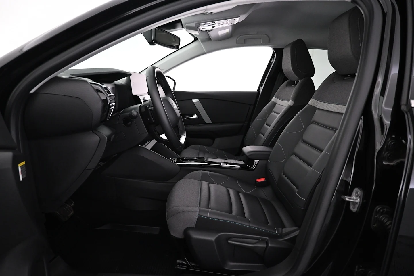 Car Image - F8gdf1eQfRfZ3XwGLguMB
