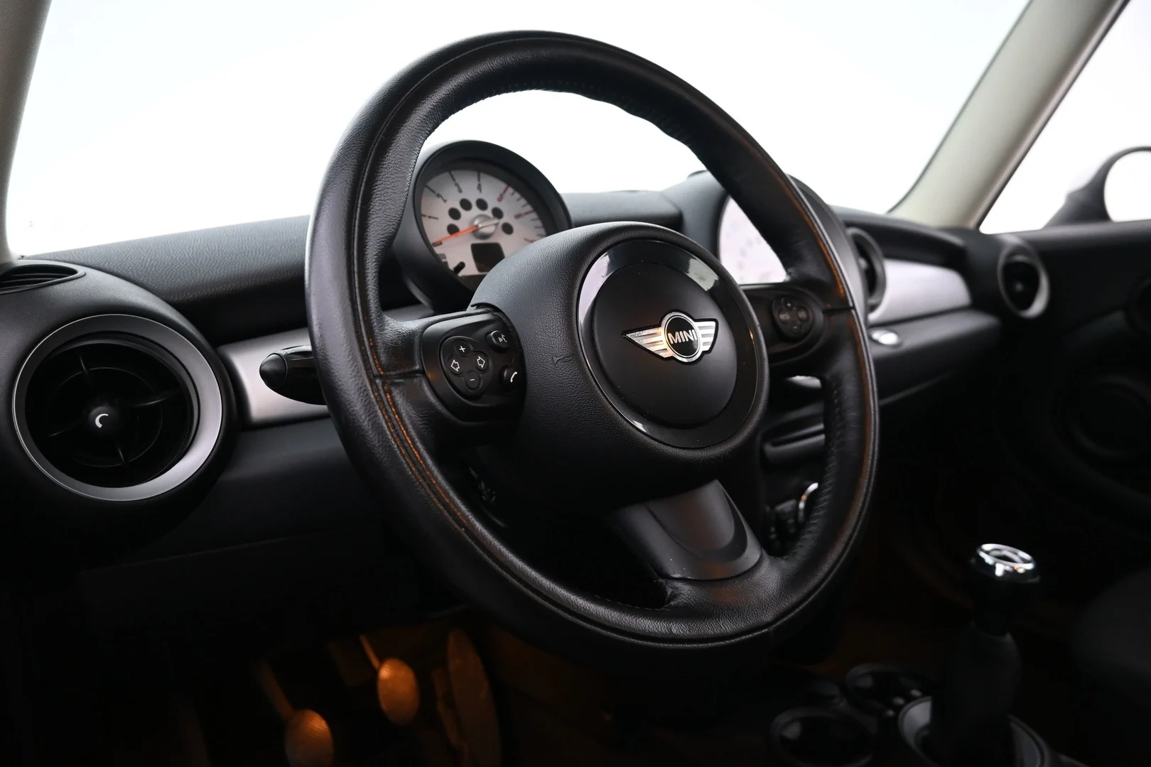 Car Image - 2vF1fJibgEPfMivkHAndoK