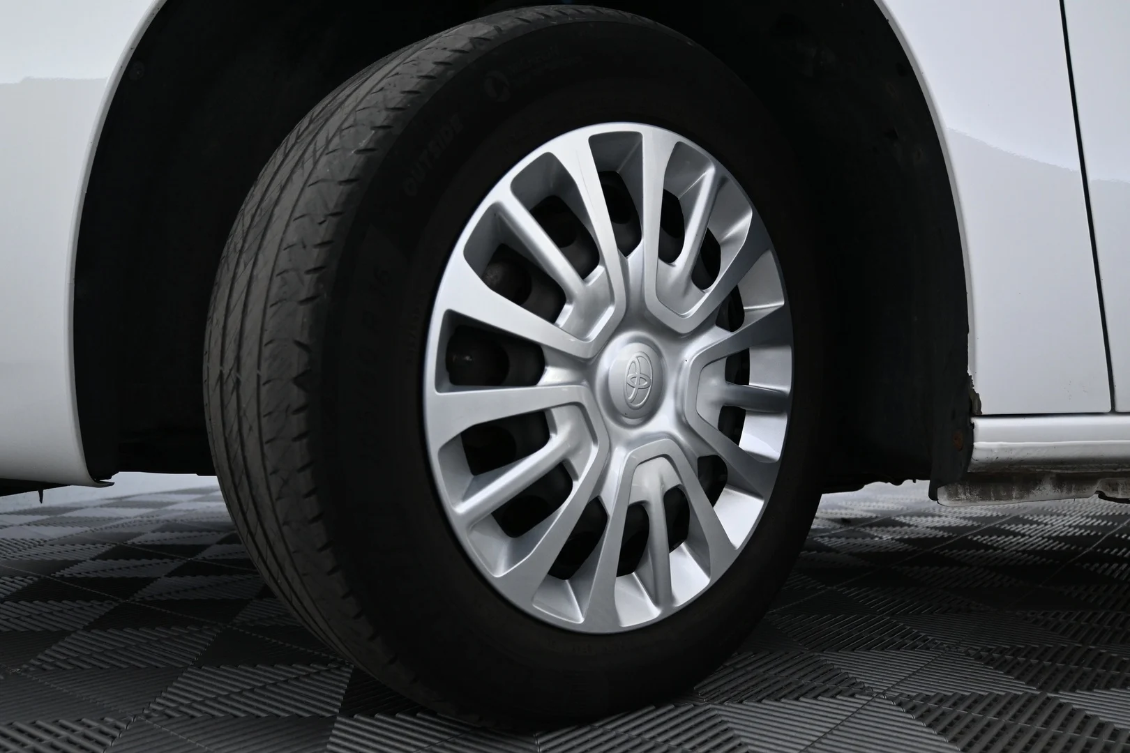 Car Image - 41uBCuc3N7nl9y6wSinErb