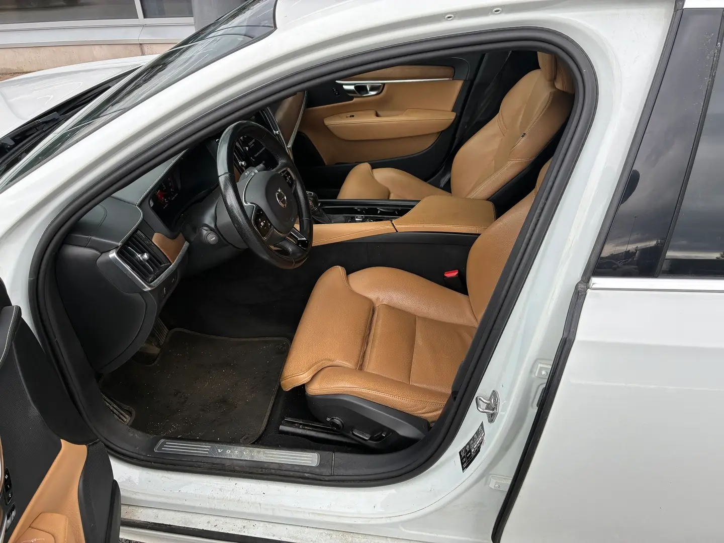 Car Image - ZY2iYpT4RiyF0UYQ0eXrN