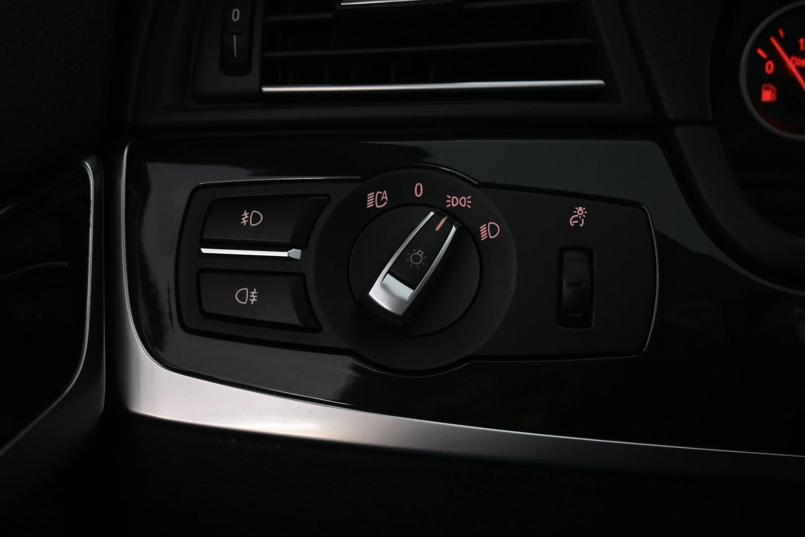 Car Image - 2Nxu3iKaGWjr40NLxiM6di