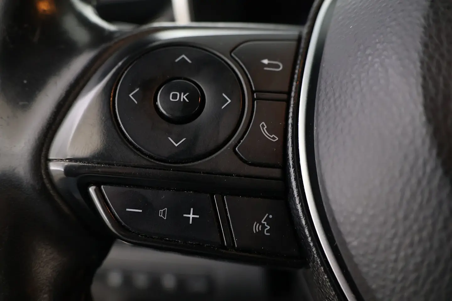 Car Image - 6gEQ7epQsVxroIIJlRrKIV