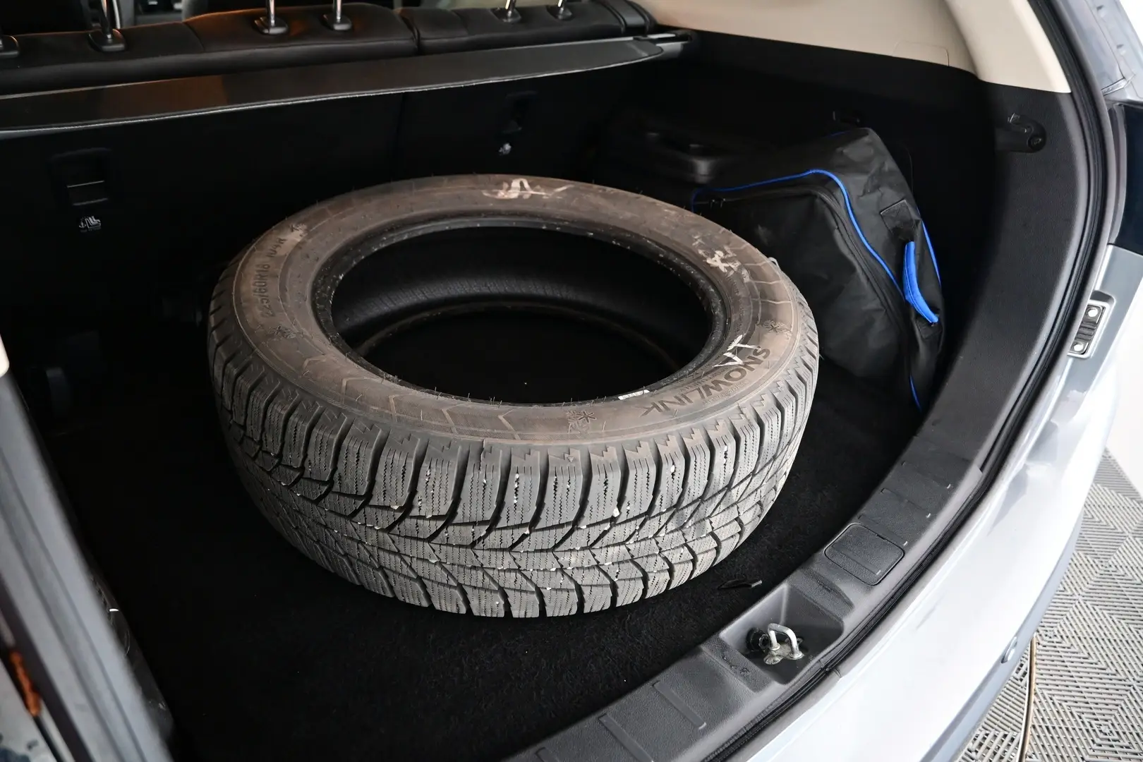 Car Image - 67ZvaloxhGFdvm4VTd6b41