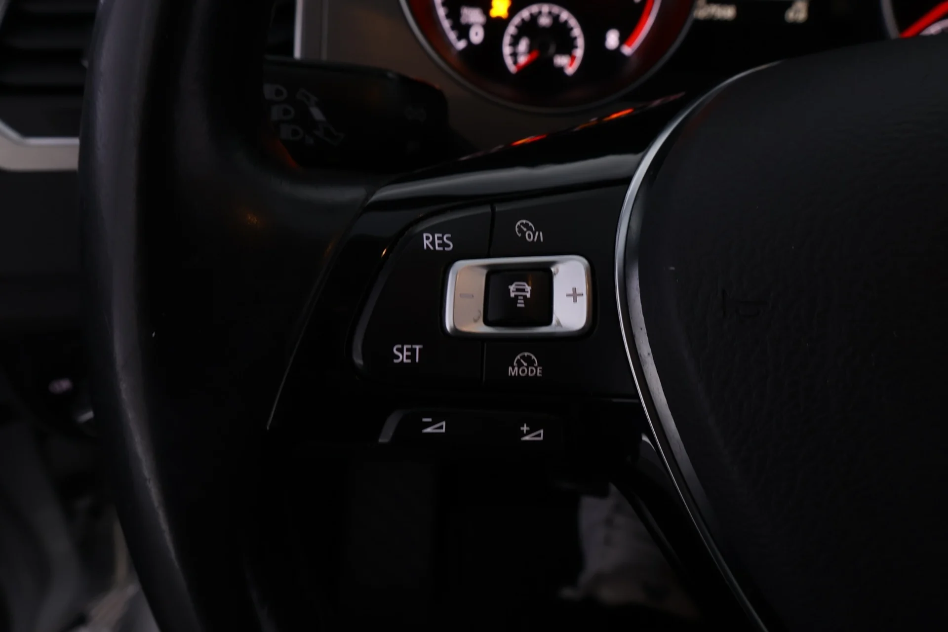 Car Image - 3ExxM1KSEDLN2M9bg60lHl