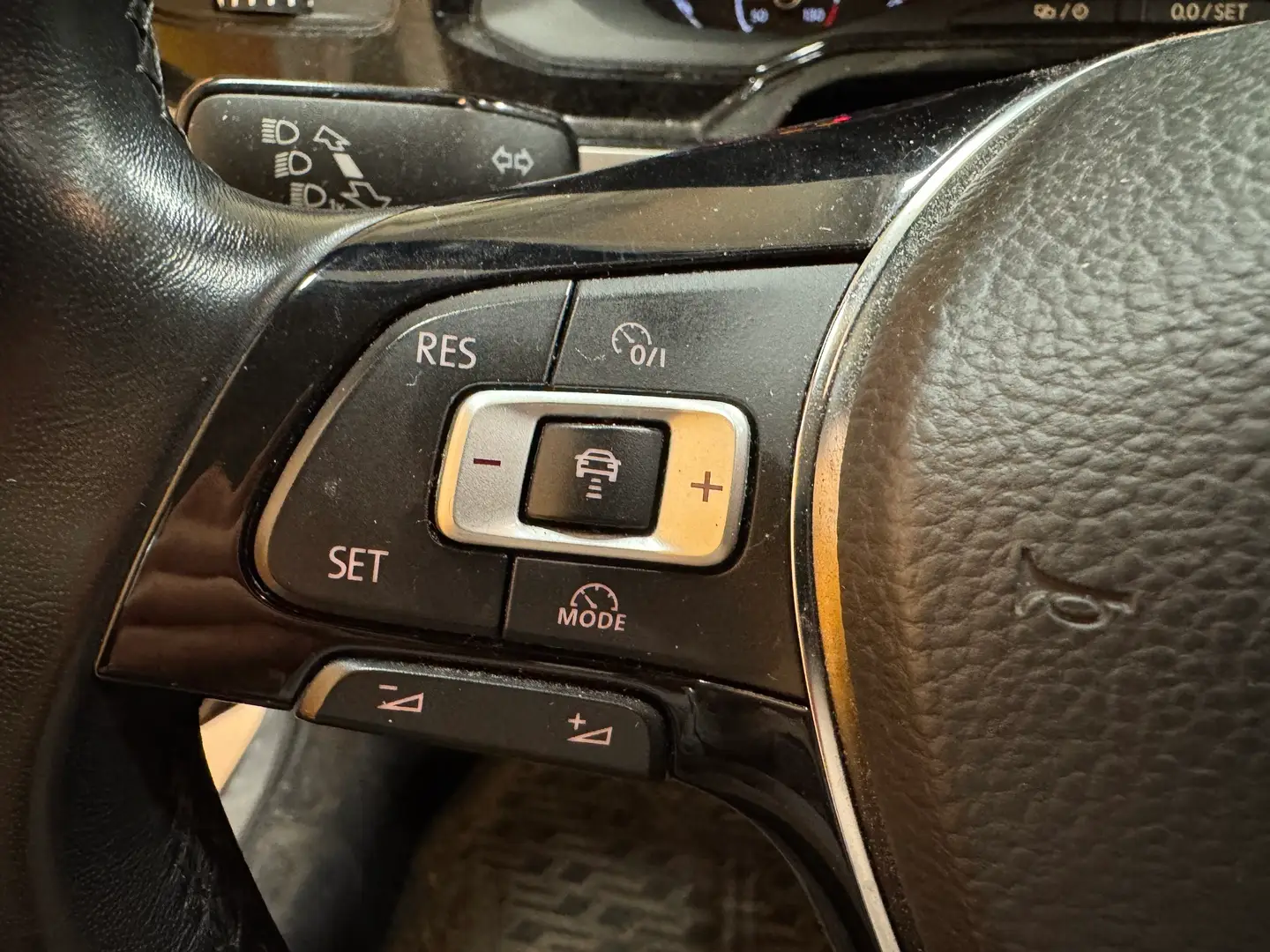 Car Image - 4y0fFQJYoJegwNGeOcisH7