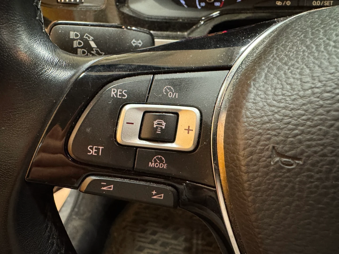 Car Image - 4y0fFQJYoJegwNGeOcisH7