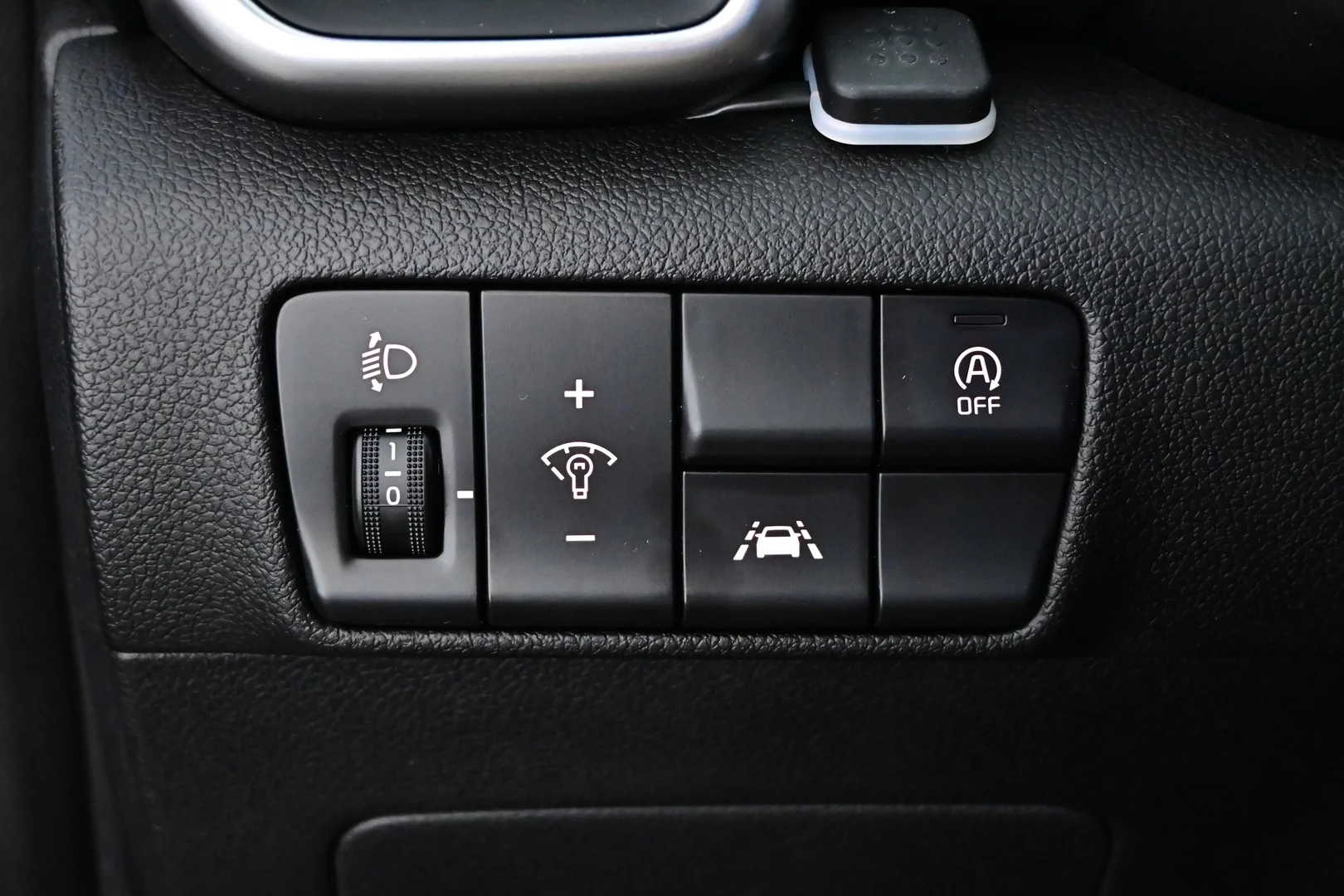 Car Image - 4gAnQzLjiN9oEIl3LR7AwU