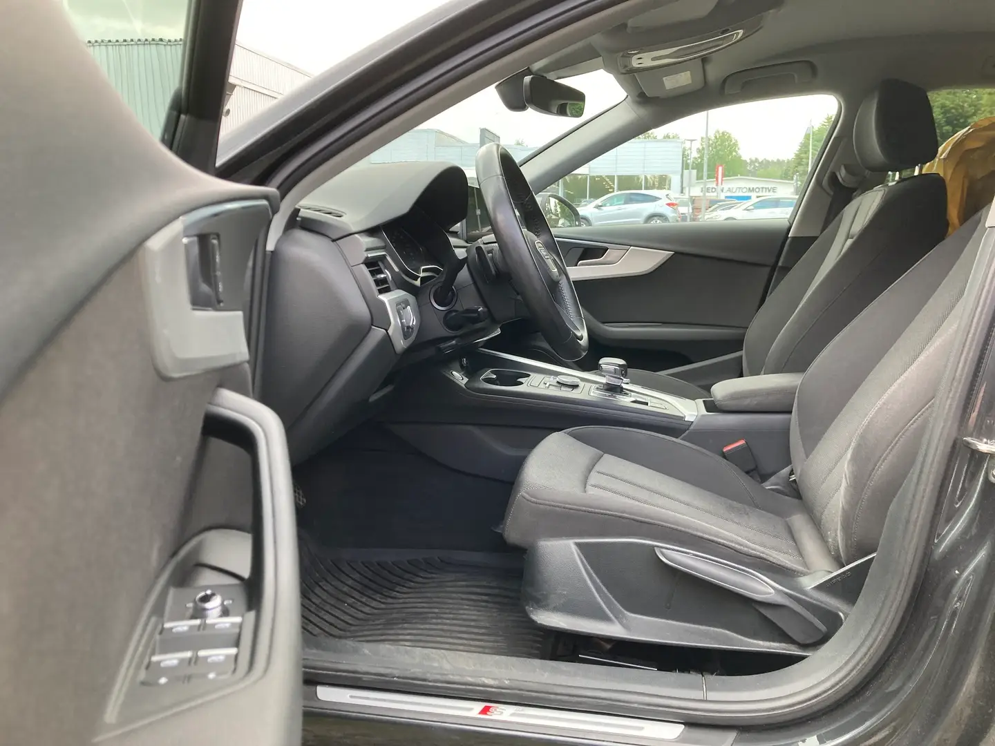 Car Image - 6u8tszWH7CVRVhg9nFHfzb