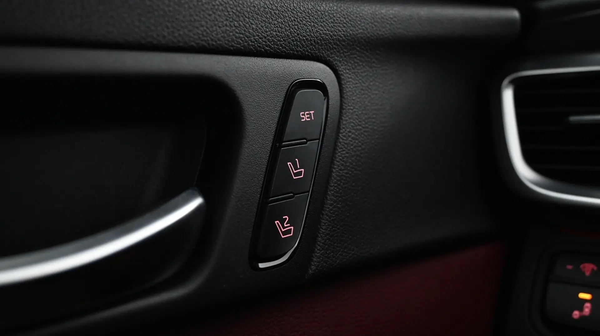Car Image - 5QWnCAGh1peihwVSO5Cexq