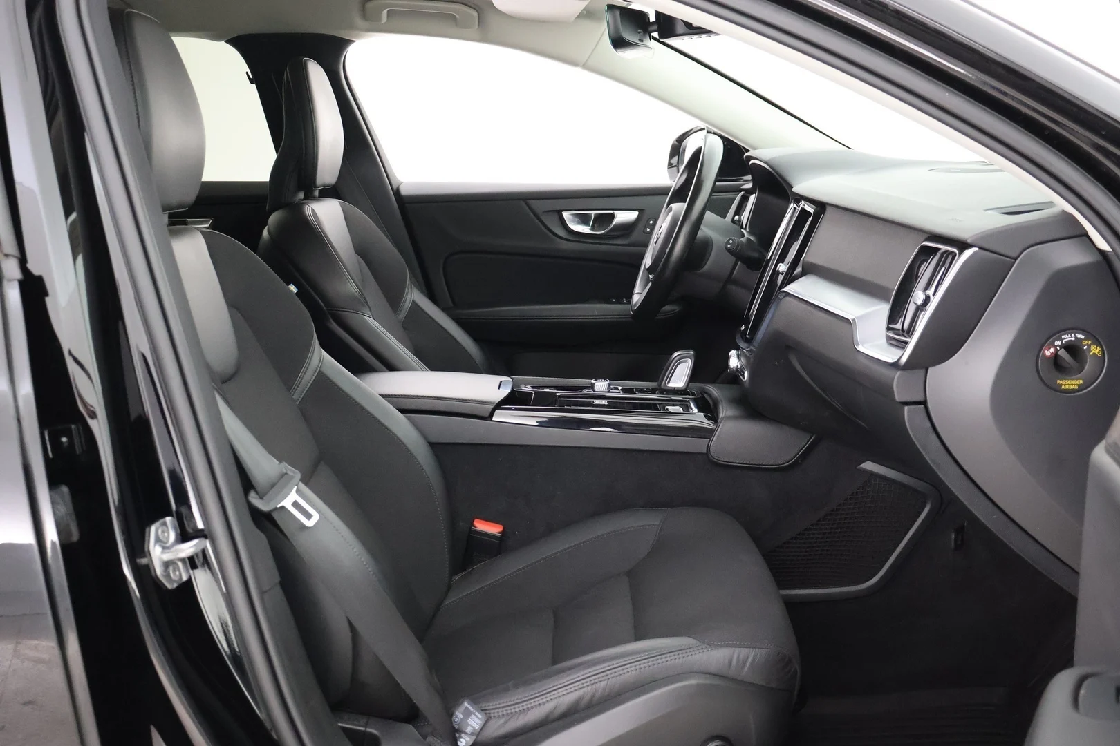 Car Image - 7HbRmK4iwWCt7UxQaiUrYh
