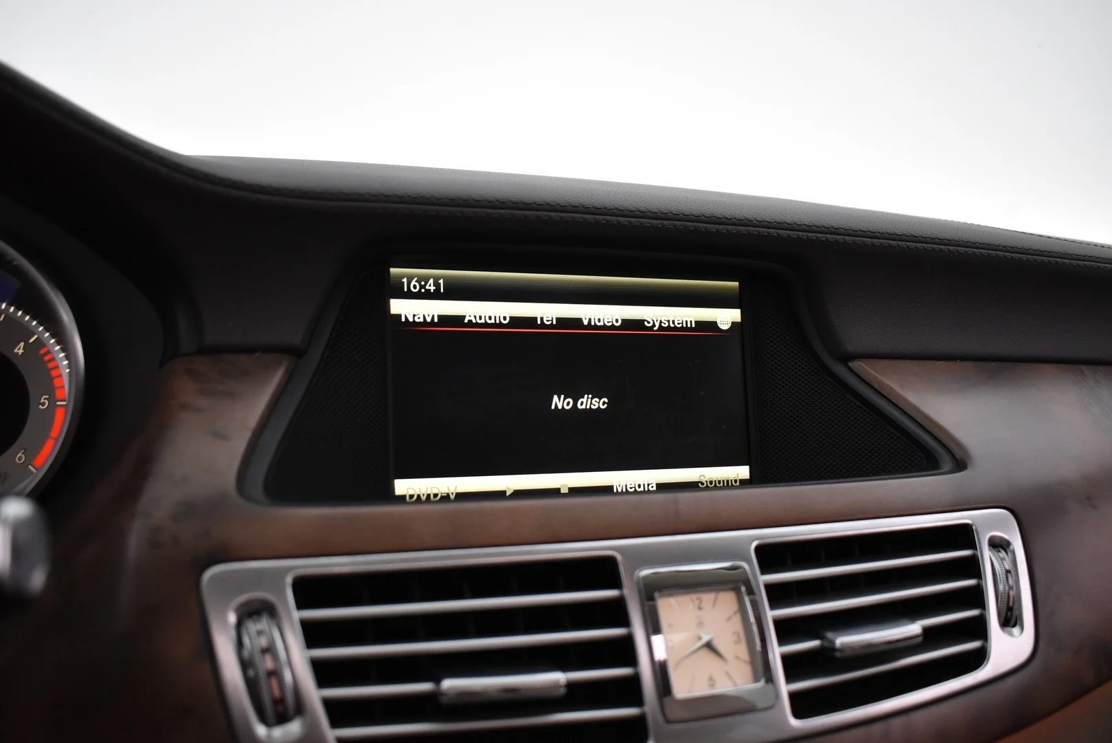 Car Image - 7LGeYUzop9je7Z92JM4tV5