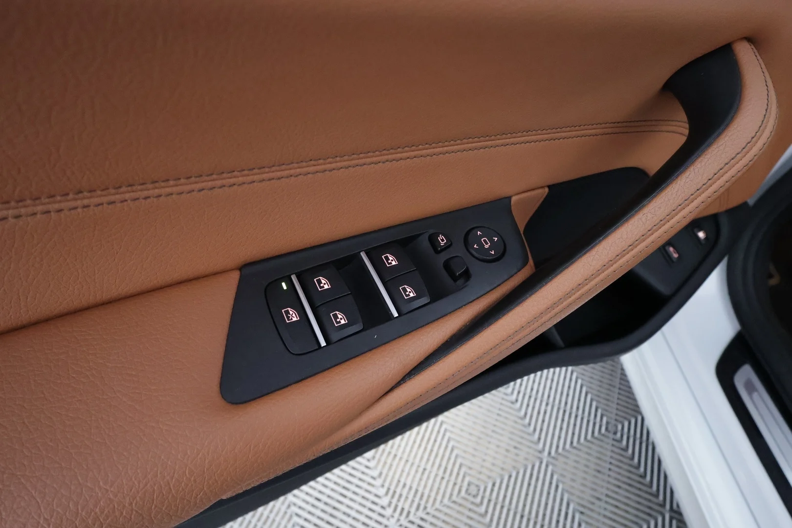 Car Image - 12luCESwpmpAGbAZ0Xt3JU