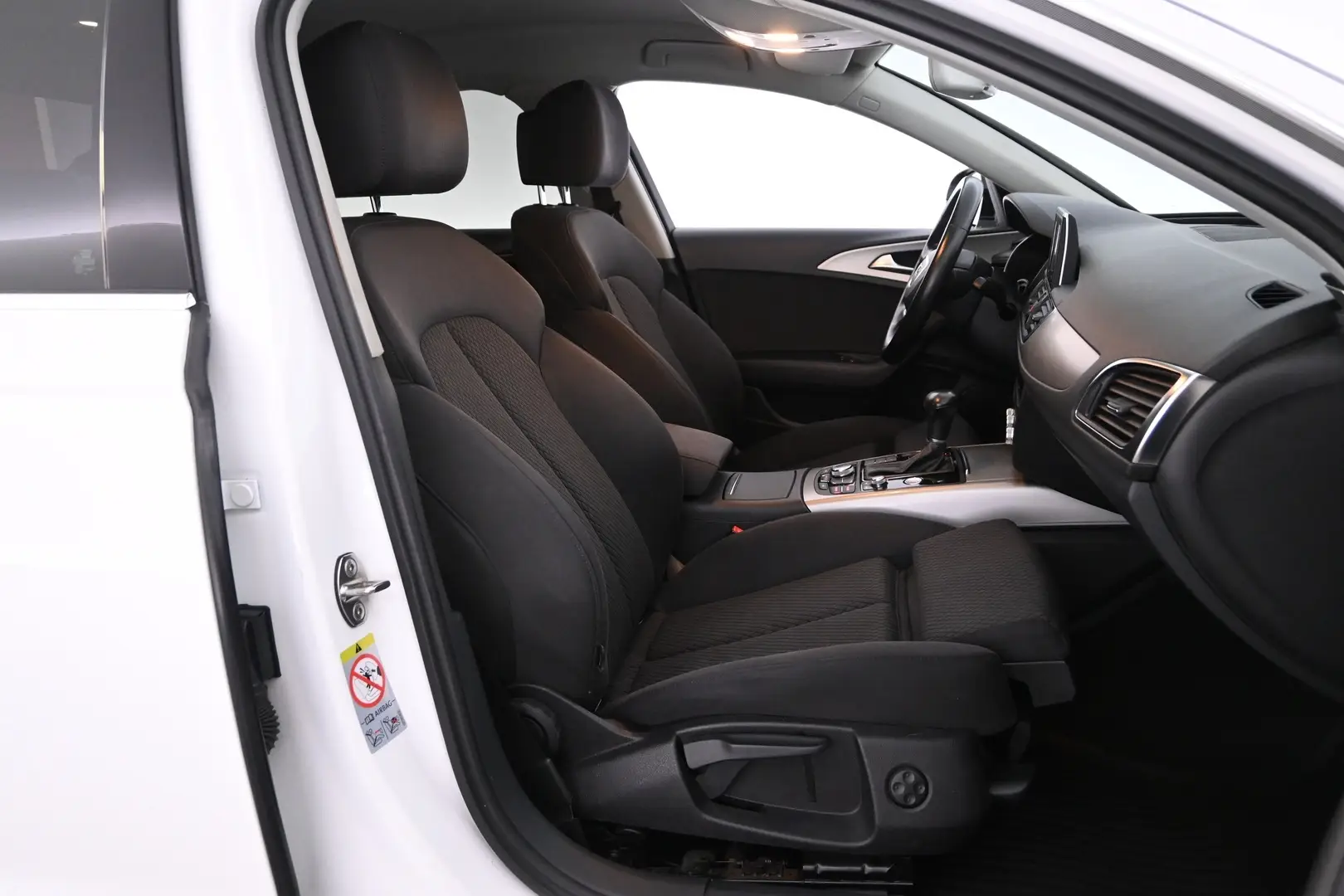 Car Image - 2To6UhBGSfahwicg4fezBj