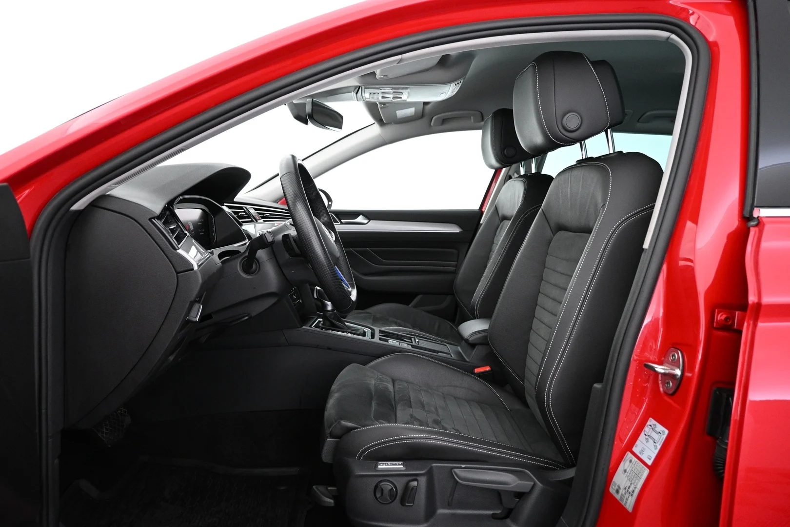 Car Image - 2ESuGeEjLUX66AfHtcVV3l