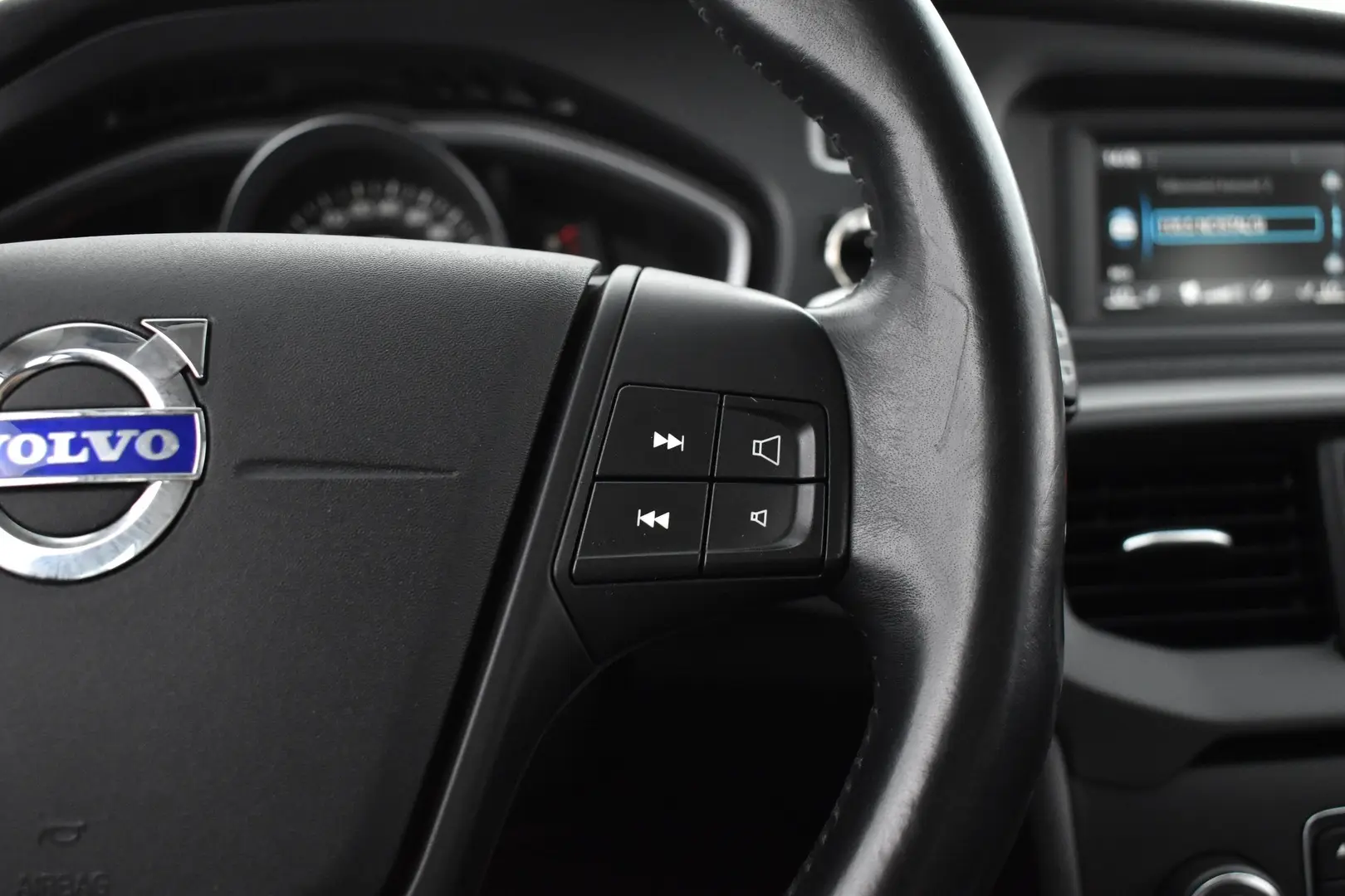 Car Image - 4XdKZnLI9bzWw1k1FE8D3d
