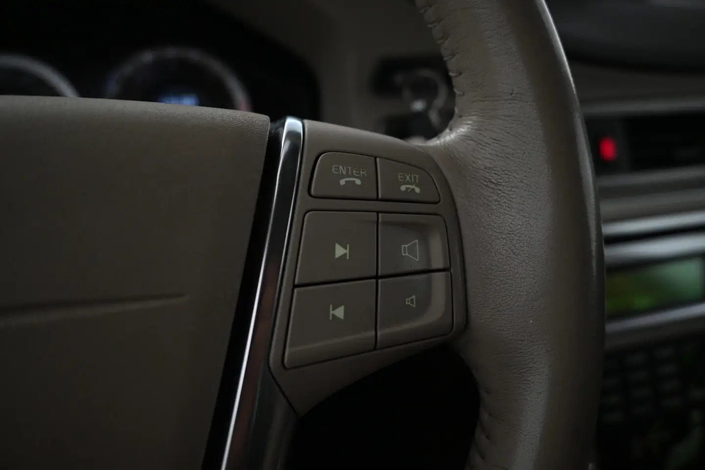 Car Image - R2KSfvElTjb00cxCRcUvg