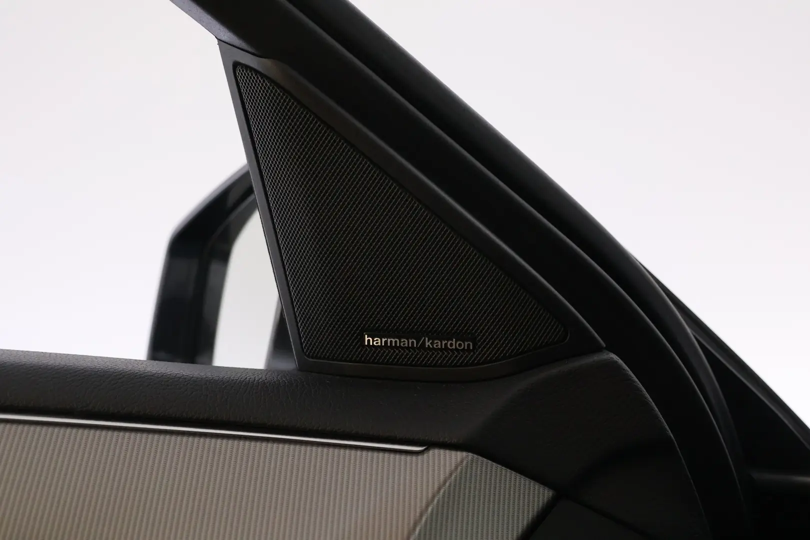 Car Image - 3b4tIwlkBwQRDHNE2WWawf