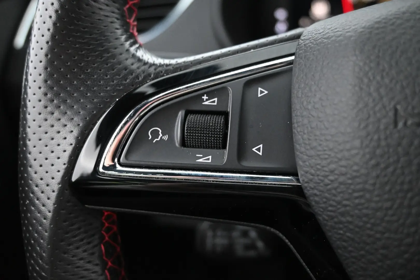 Car Image - 5UVbcaZhArwFn9jHhlNek5