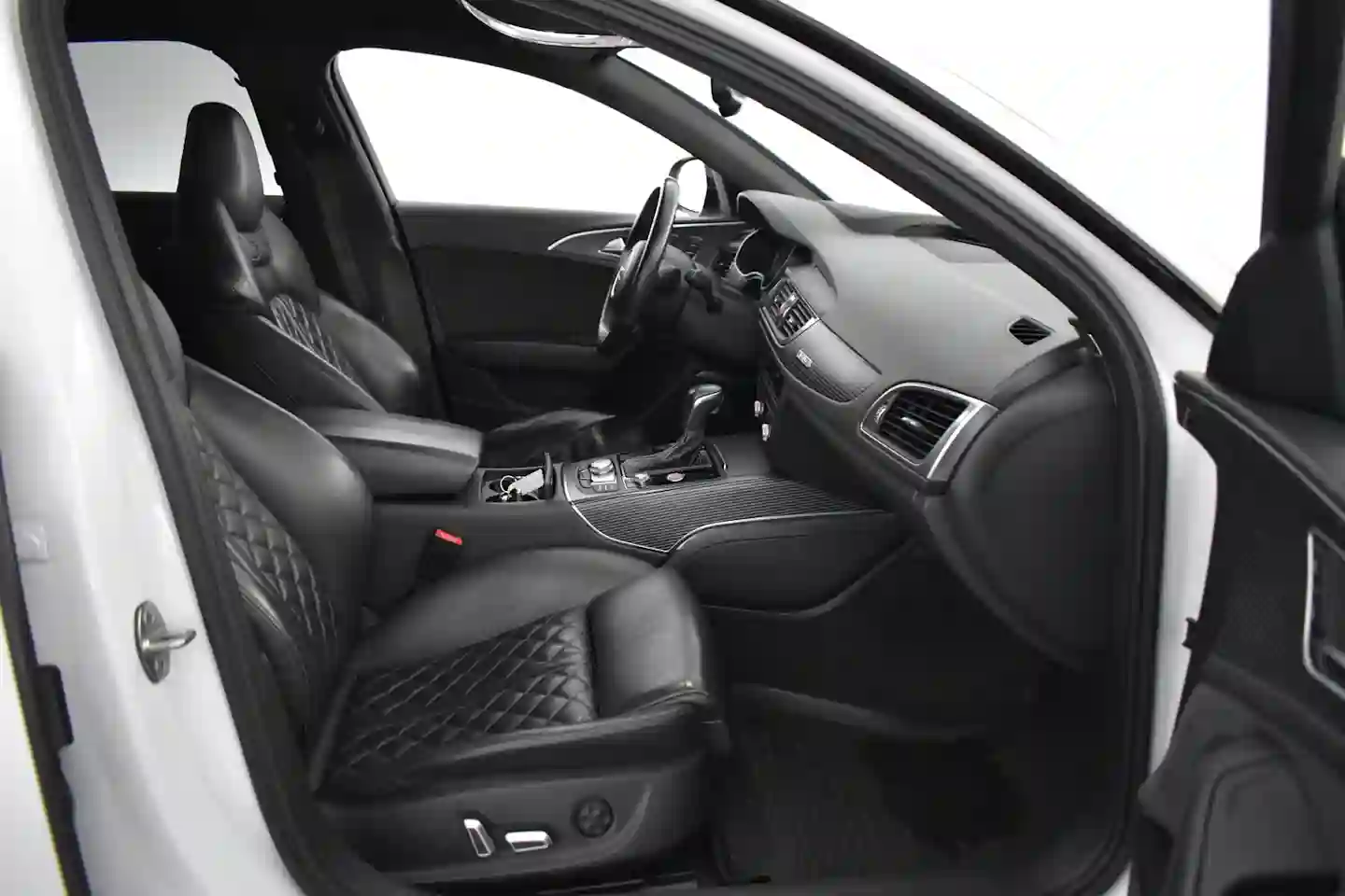 Car Image - 3nFUvN1M9aJVHc8W7sVHe3