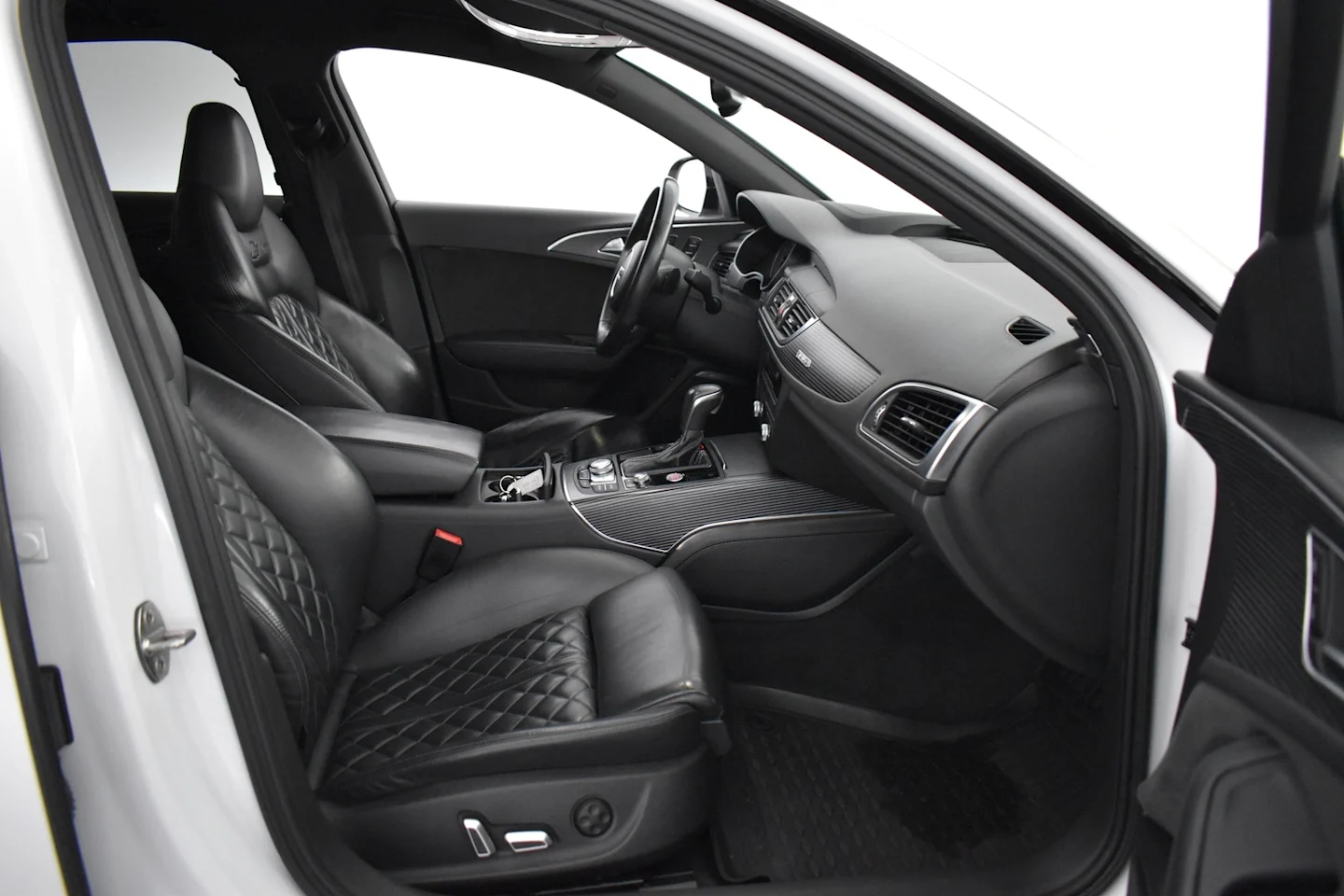 Car Image - 3nFUvN1M9aJVHc8W7sVHe3