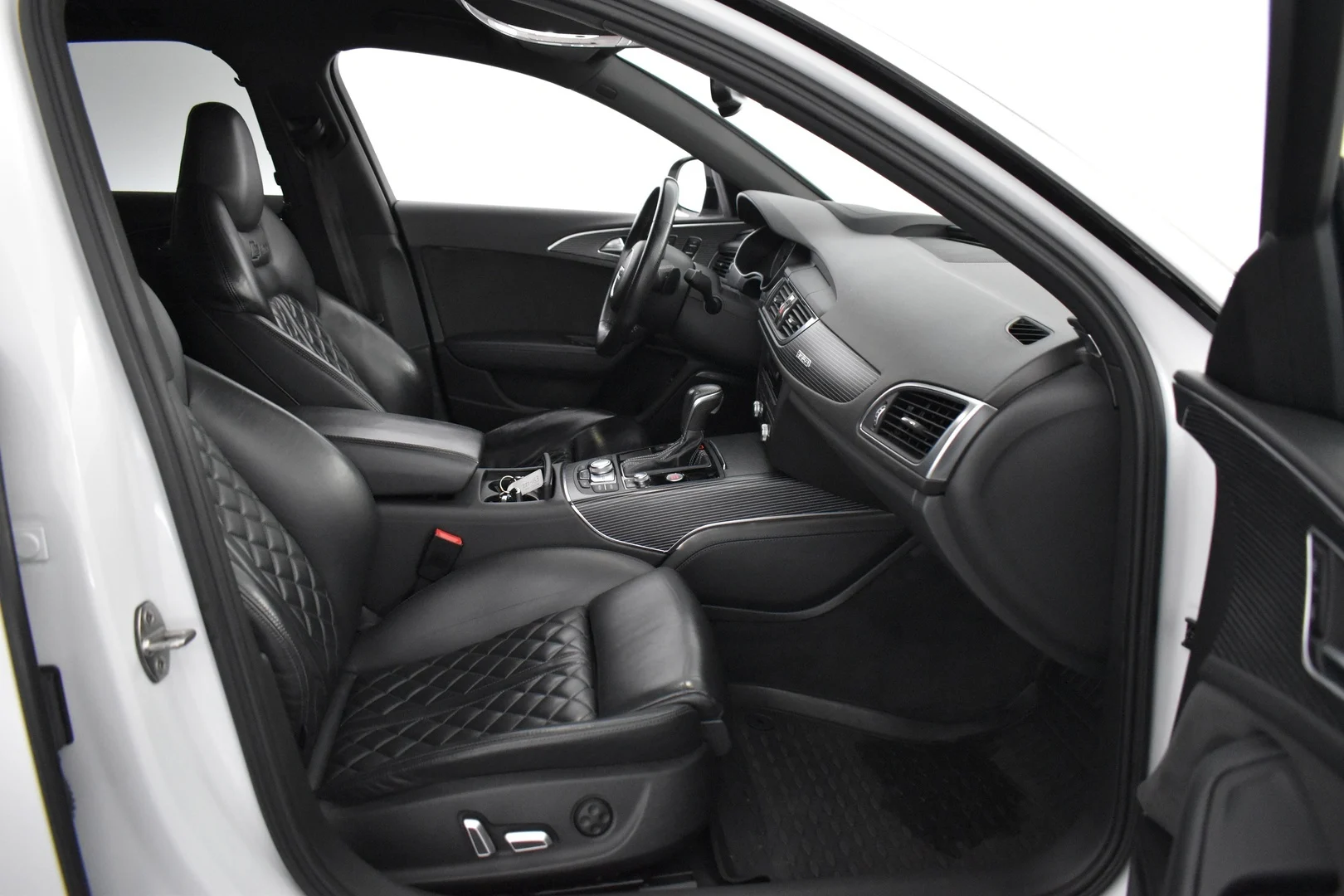 Car Image - 3nFUvN1M9aJVHc8W7sVHe3