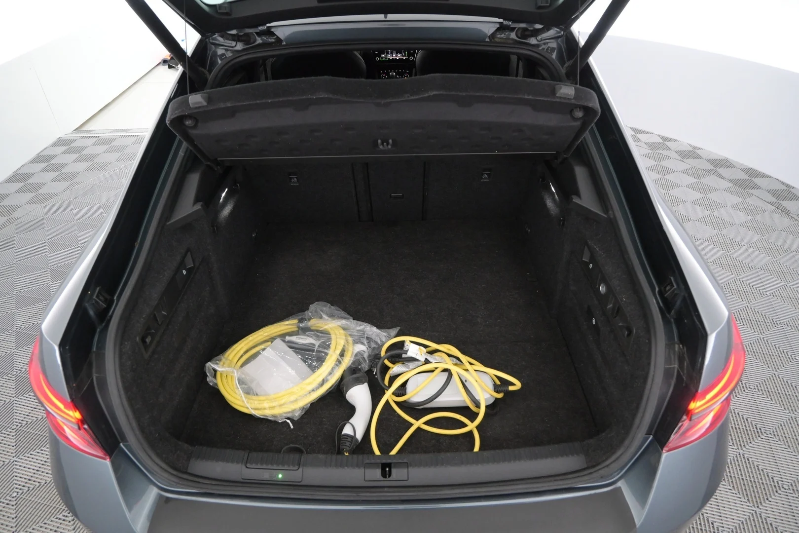 Car Image - 5P0LnYXkrEtlGct9WYMtRX