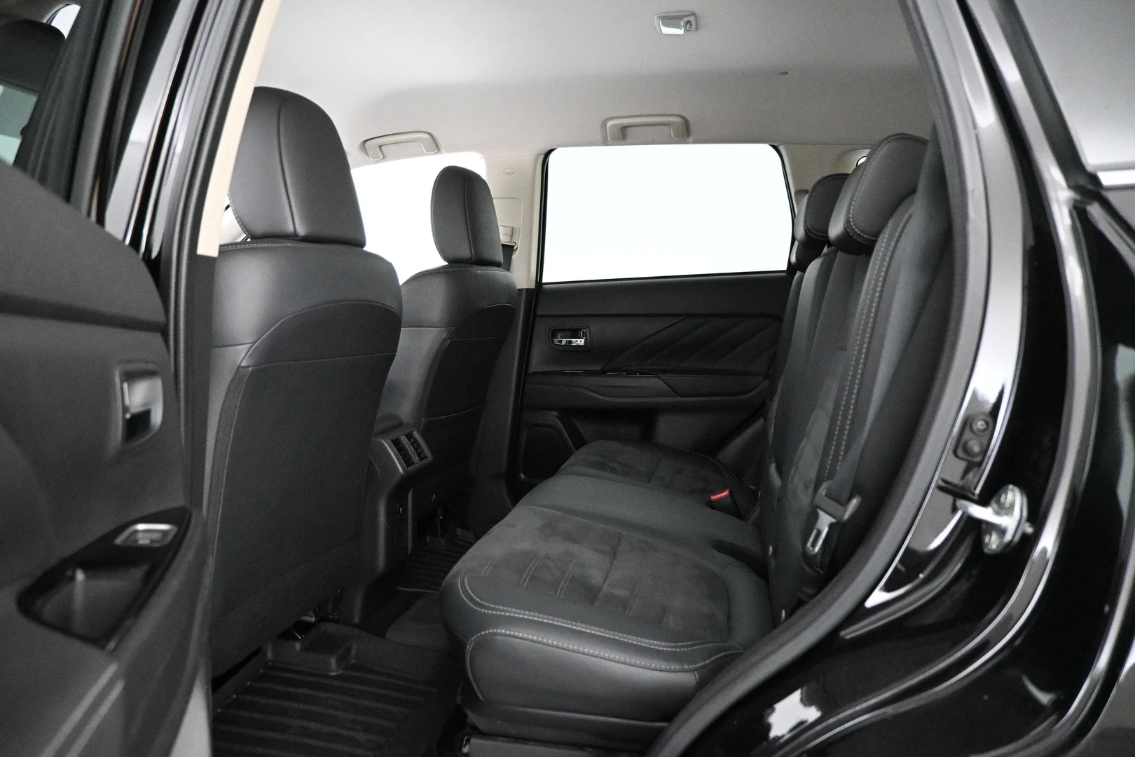 Car Image - sarHbxL4bl8PBZeNZBtLh