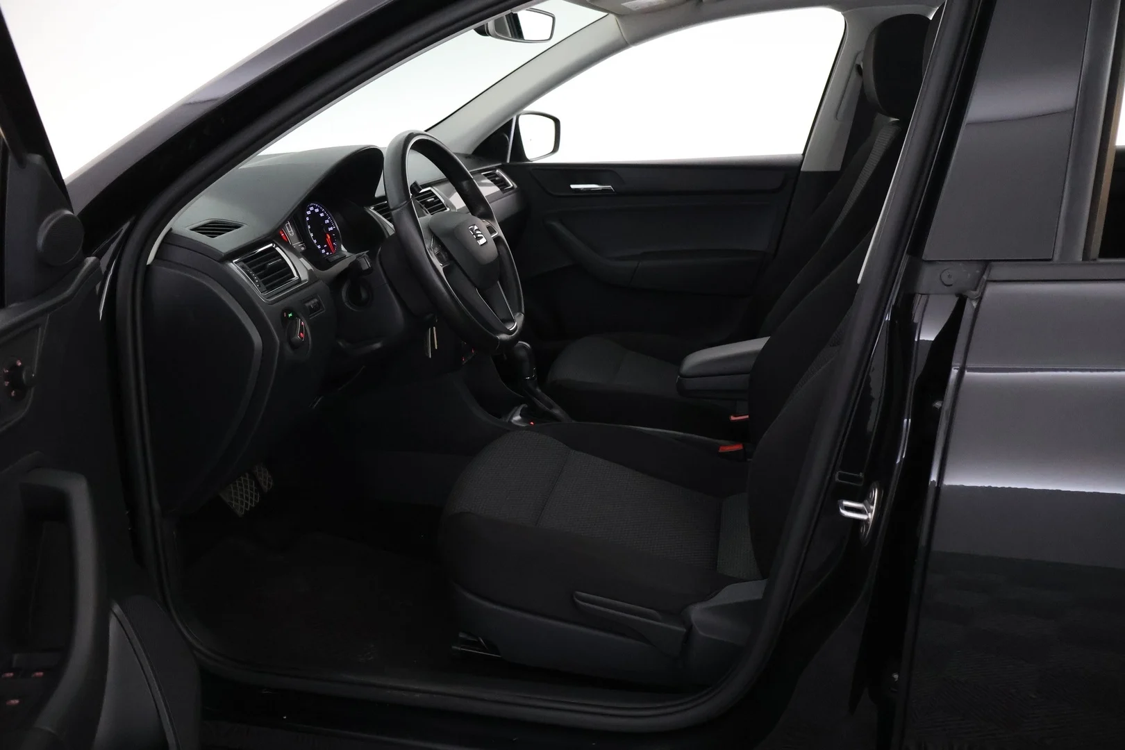 Car Image - 4sxqvNCqpJUUz6jqQG4T43