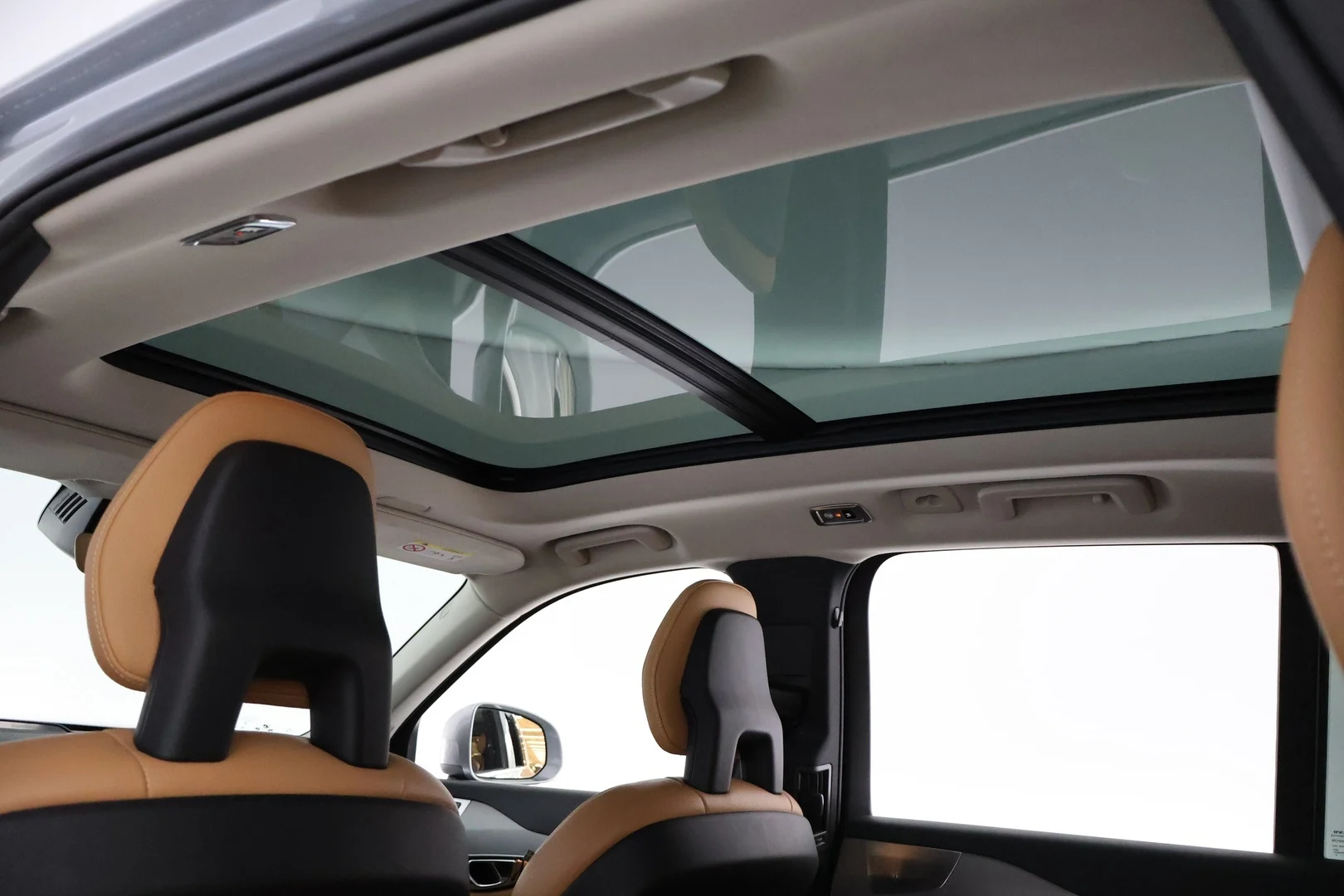 Car Image - 48jFc9SVMWxVJIpUPkpref