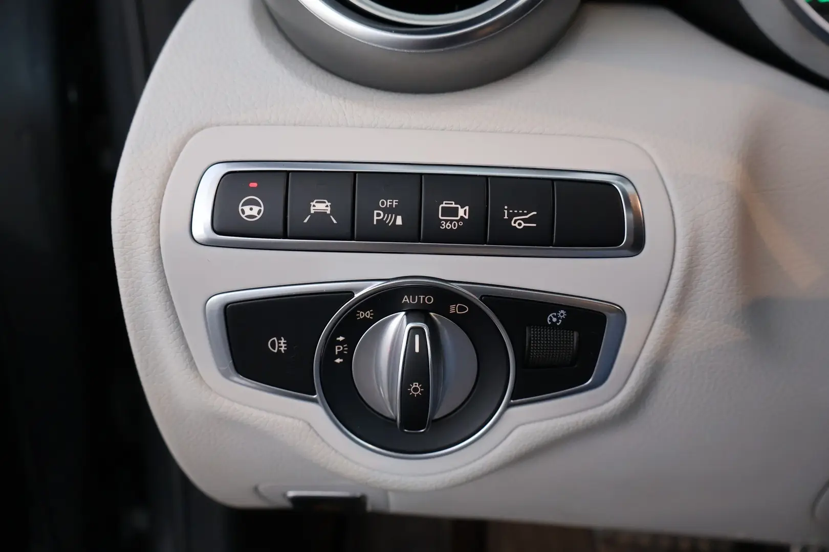 Car Image - 3fBXaejgBTpfaBWfKca1XI