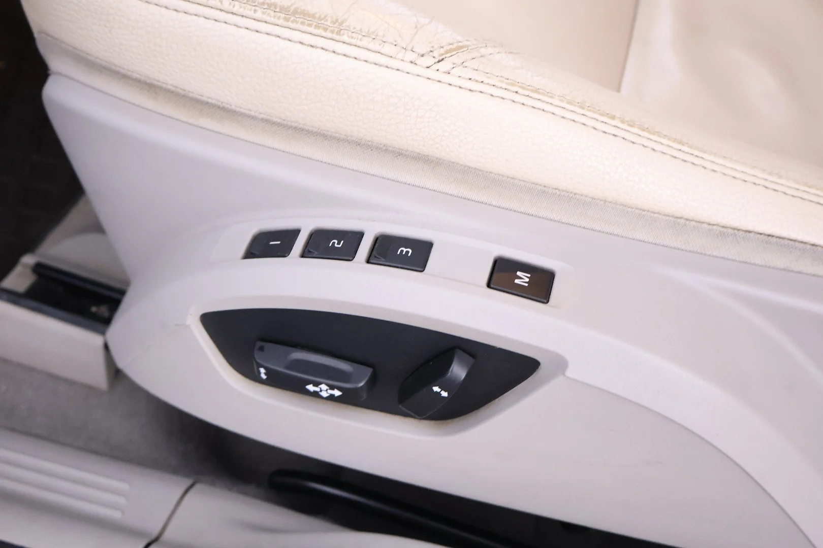 Car Image - UaGEhQ3uaM0jTbRhk9njT