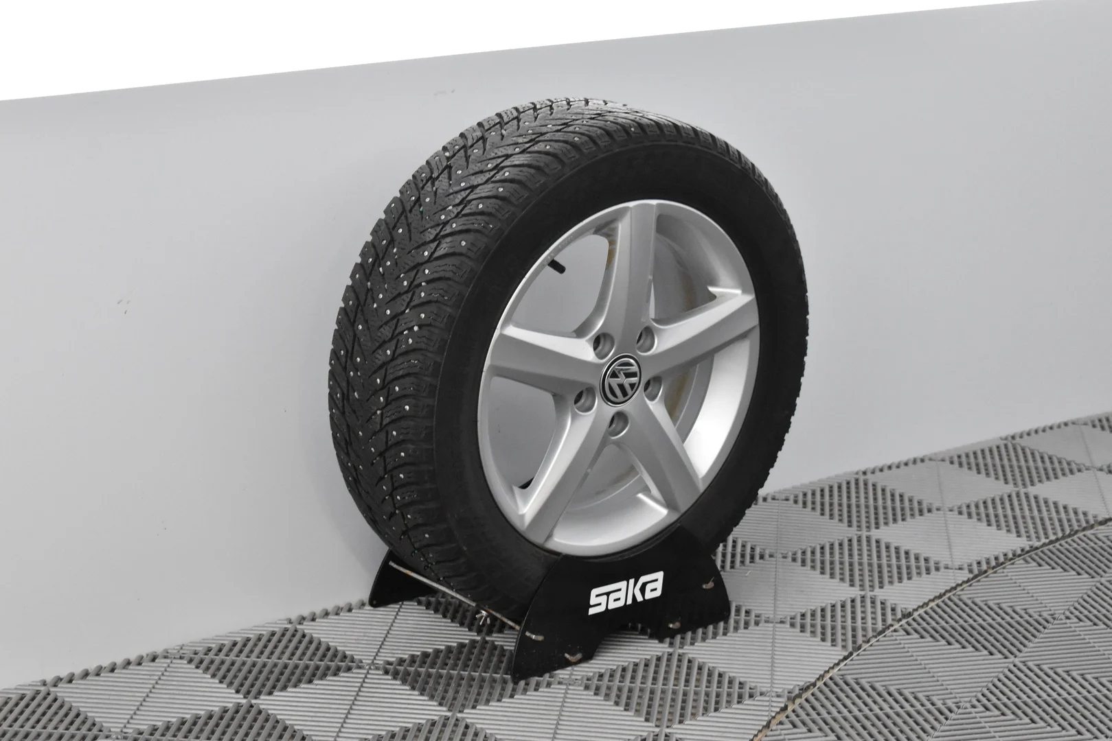Car Image - 5ArElhHCPkGpwH7IYkqz7G