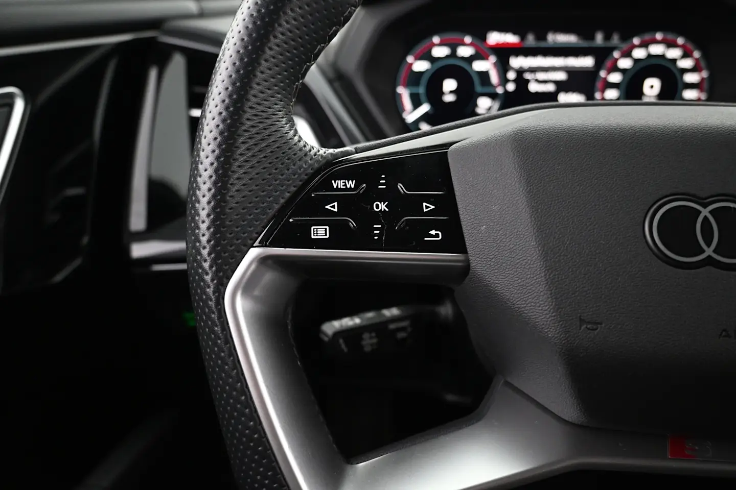 Car Image - 4wL9DkUpkbx8SNqcIO1C25