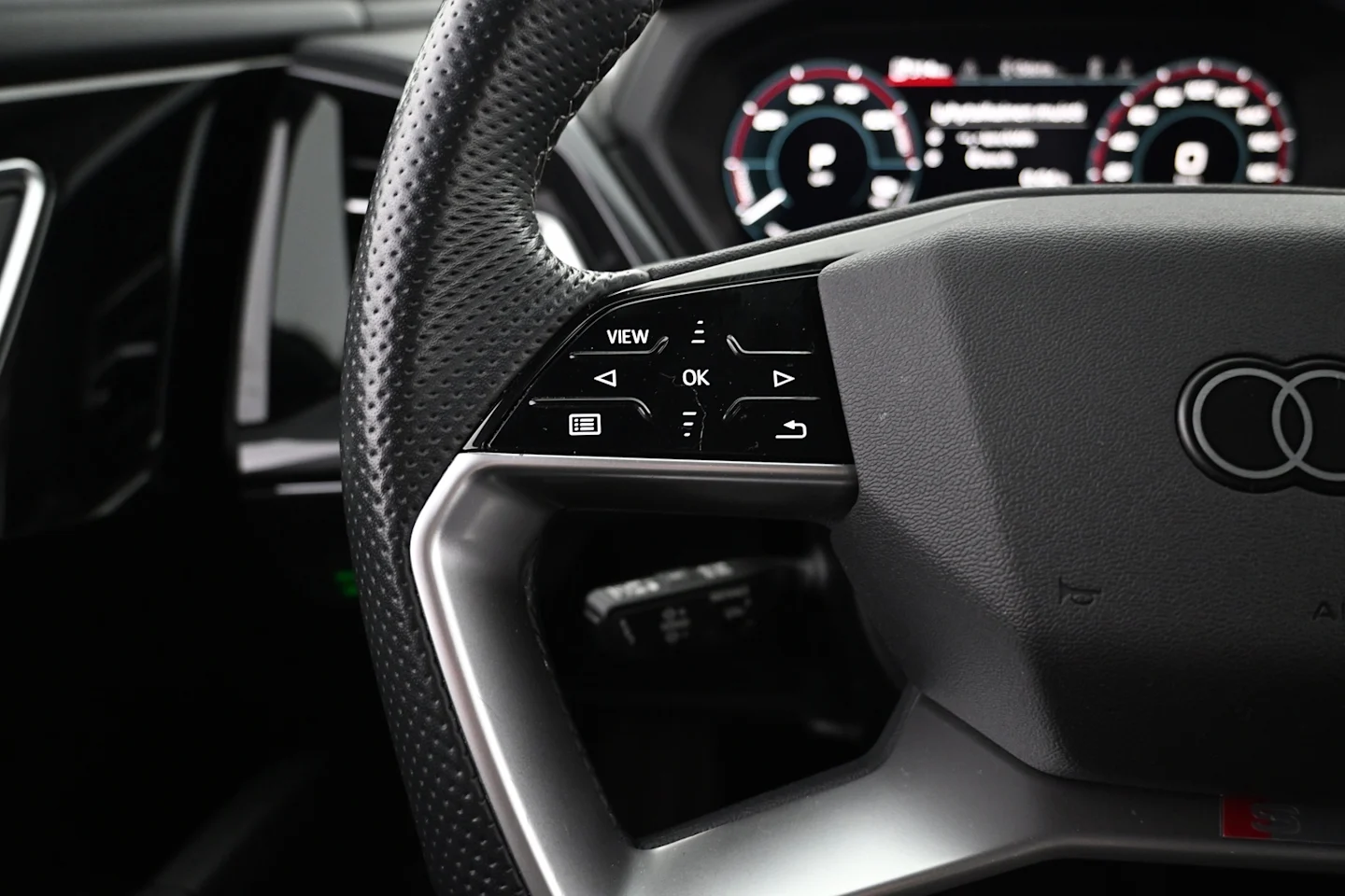 Car Image - 4wL9DkUpkbx8SNqcIO1C25