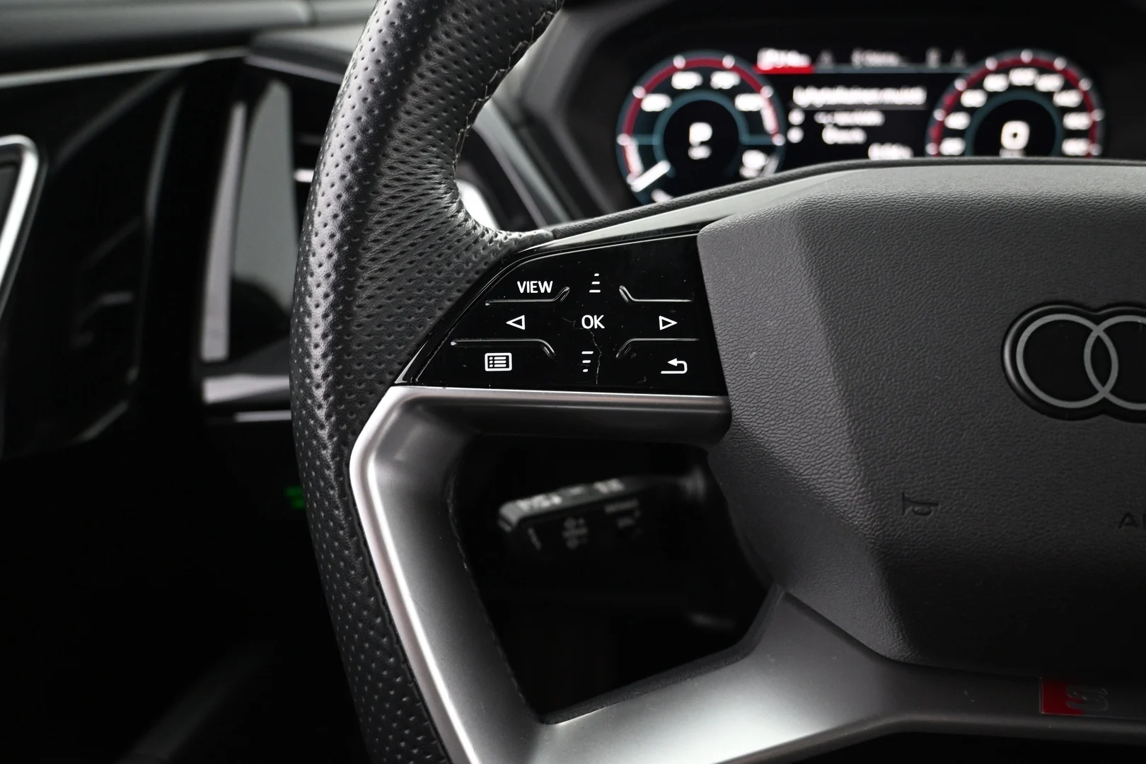 Car Image - 4wL9DkUpkbx8SNqcIO1C25