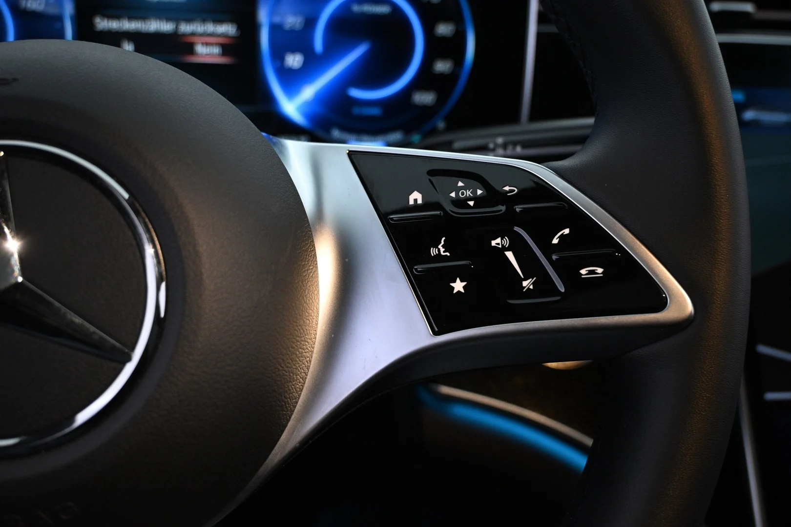 Car Image - 55QNx8k36PDWx8D1KHFrnF