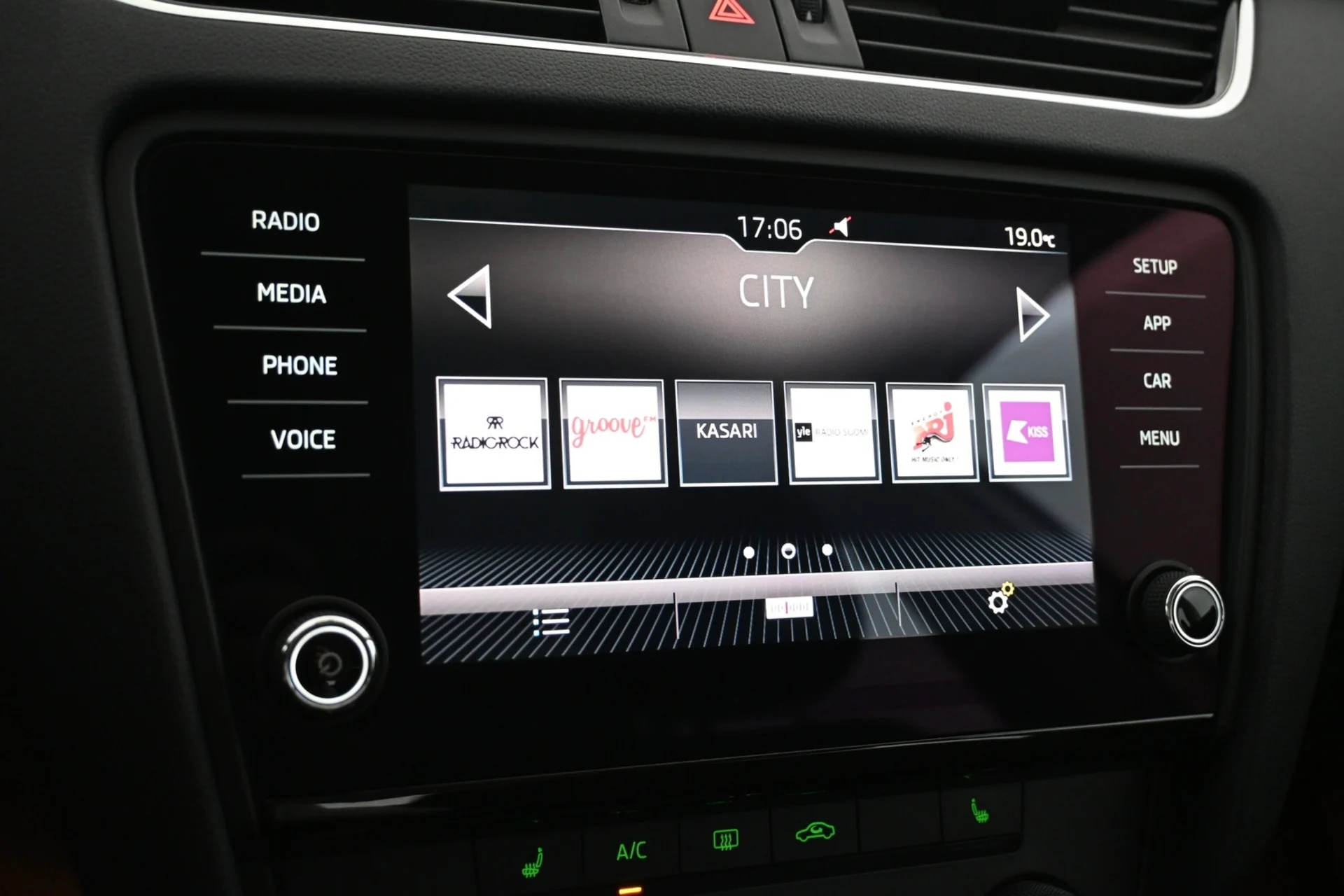 Car Image - 7xyXTemRP8voErcYr3Nb2X