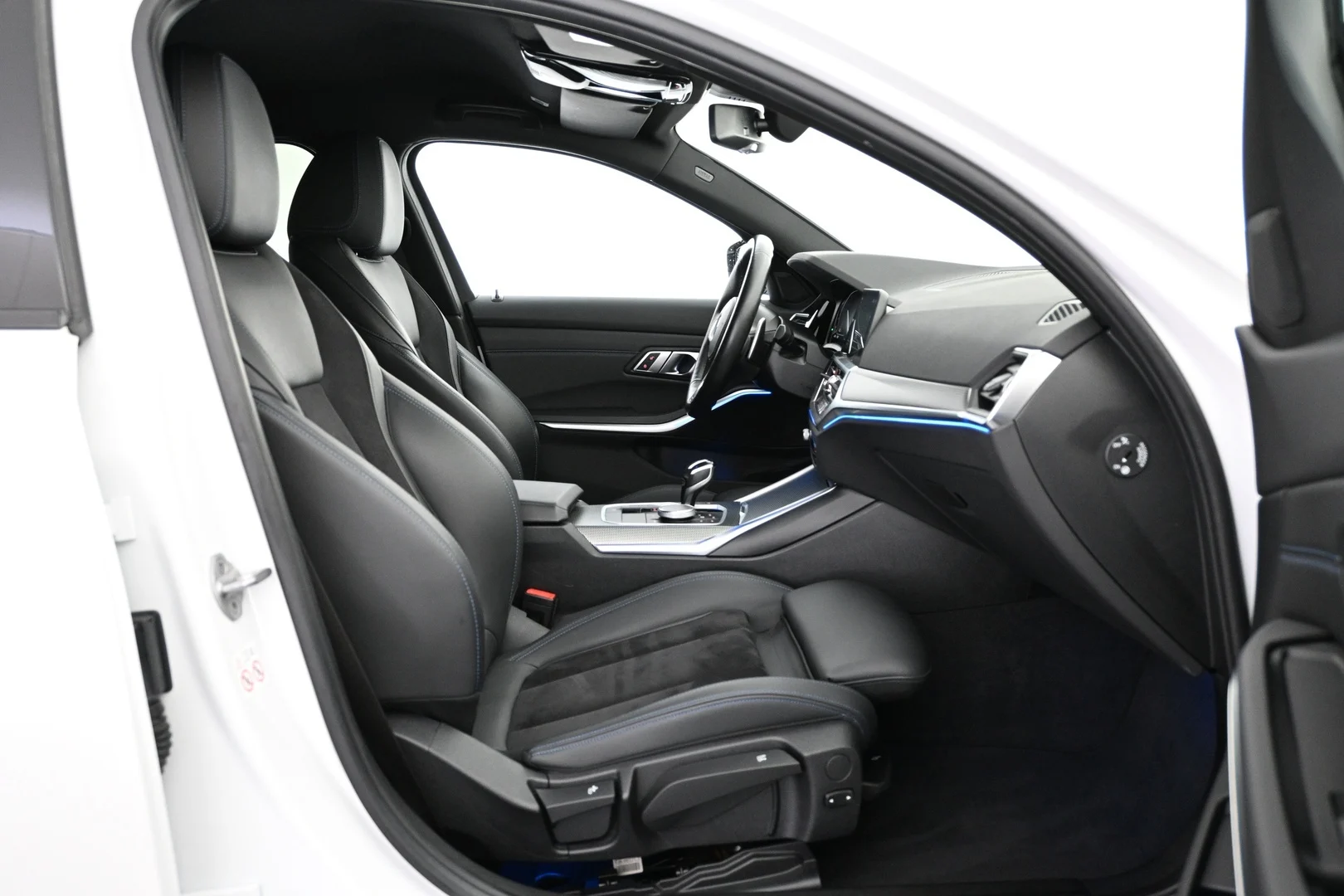 Car Image - 5VWzgbgYVLM4qPs71aKtUf