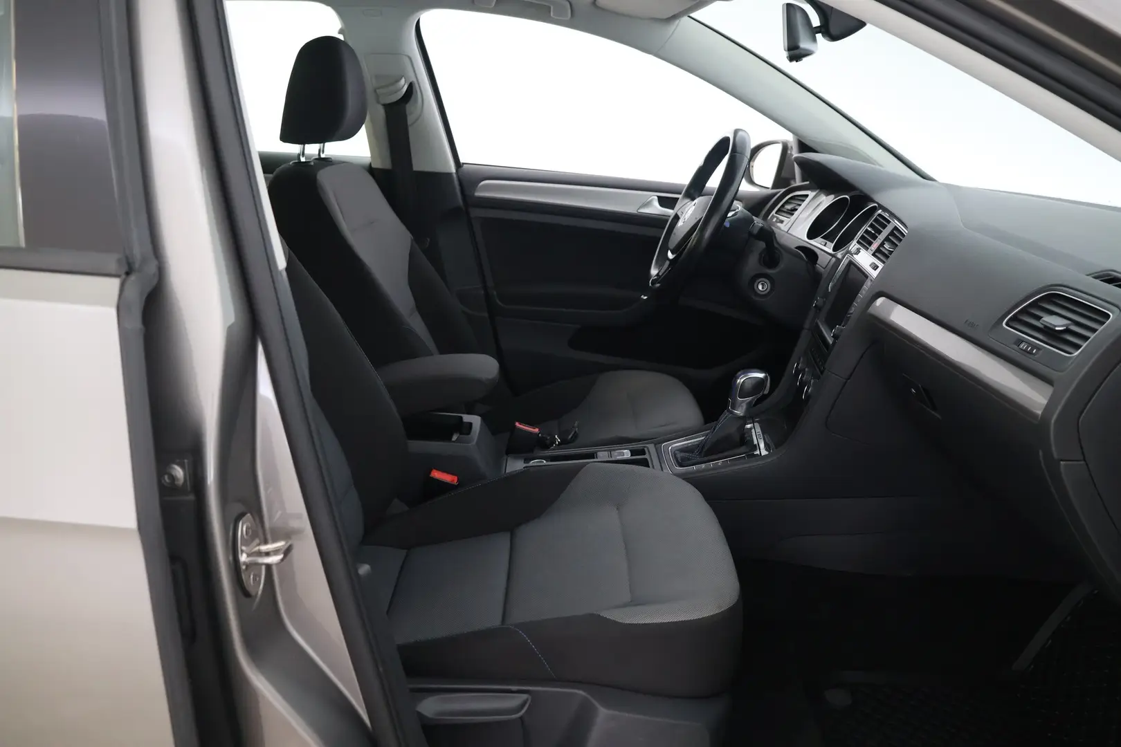 Car Image - 40vi2DuNqrjqXj3CsxK03a