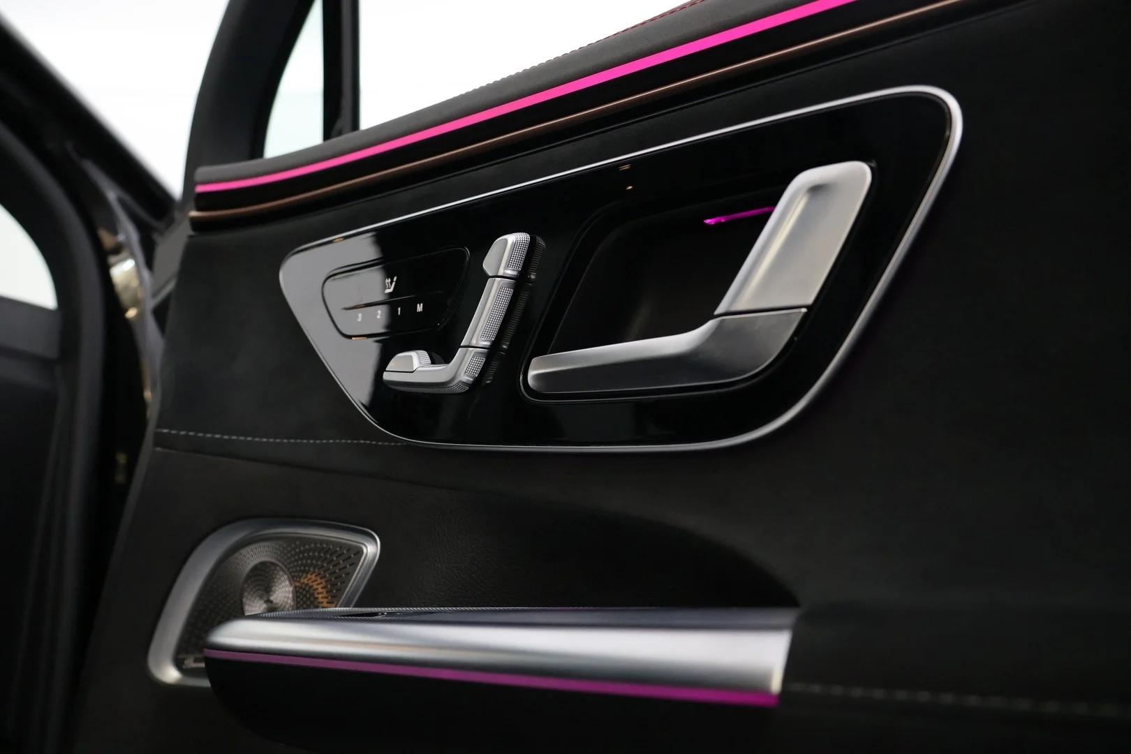 Car Image - S4fRR5XwsjANLWshlBZy6