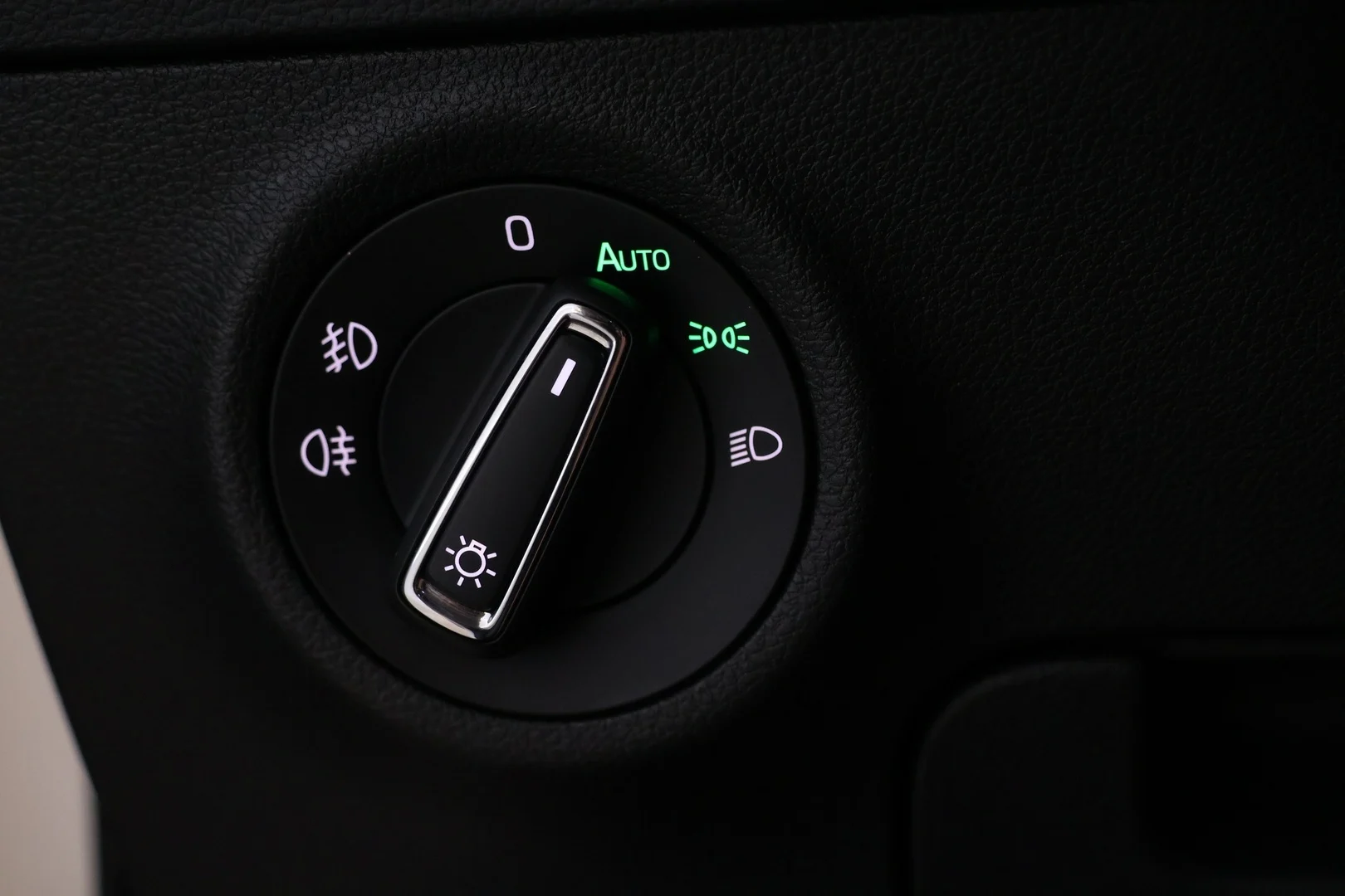 Car Image - 7Km6zw9jDYTQKeack71WeV