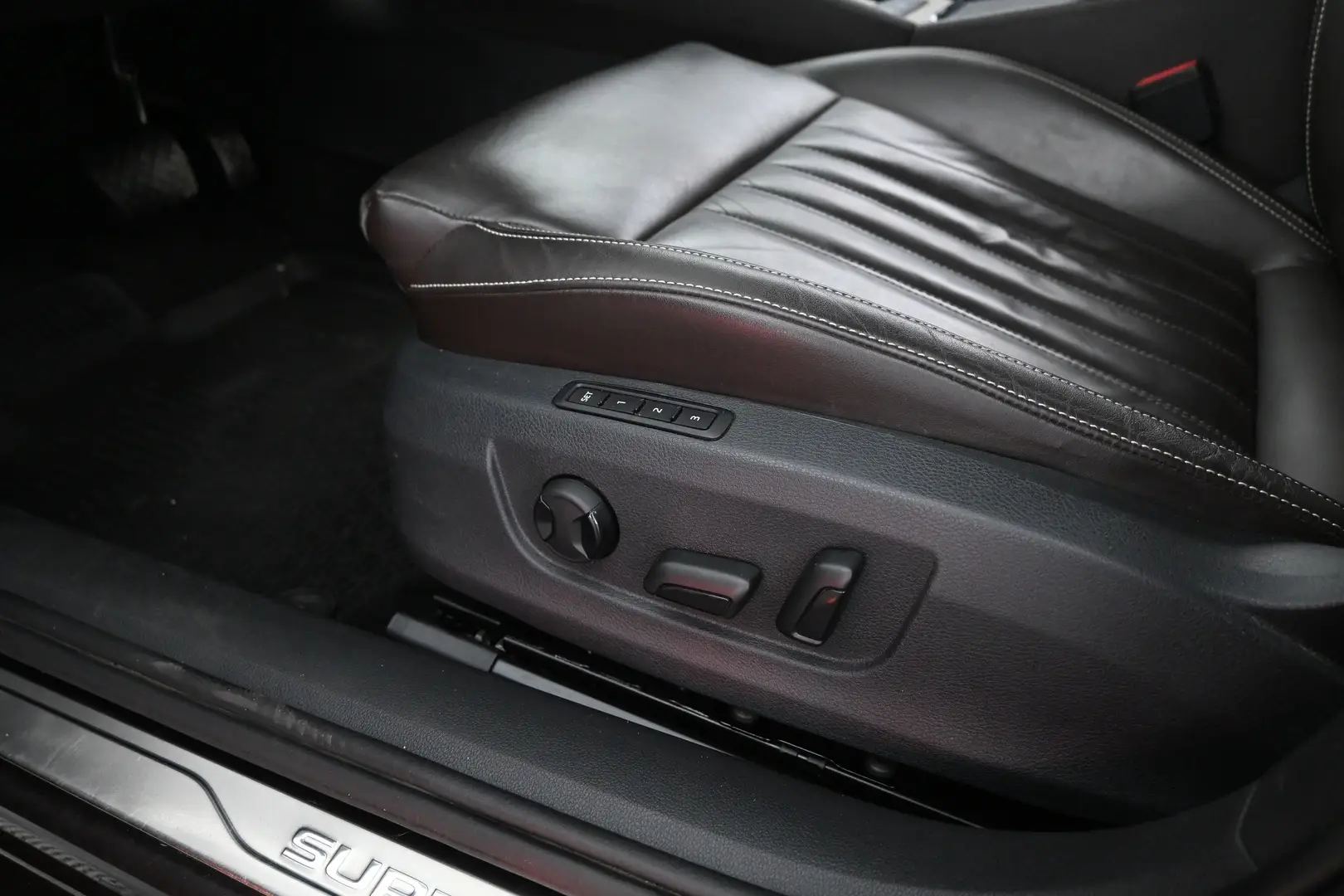 Car Image - 4PqUBEFuIqOX1wb4KdMMYB