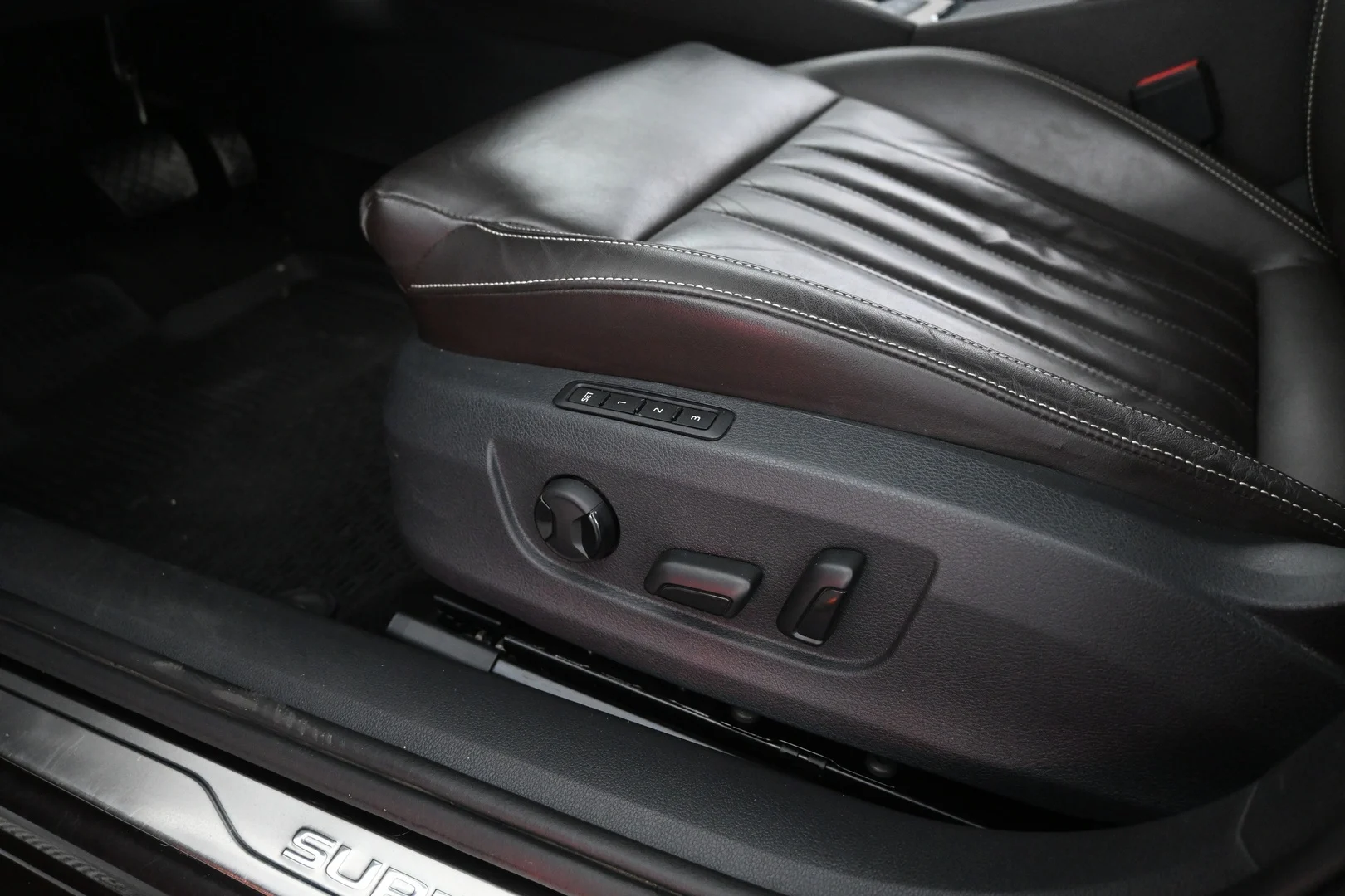 Car Image - 4PqUBEFuIqOX1wb4KdMMYB