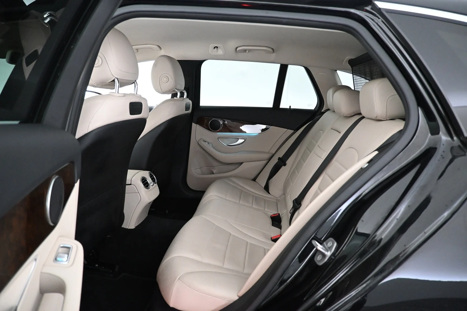 Car Image - 6cw62LnKHj7q0dgMBBwmOS