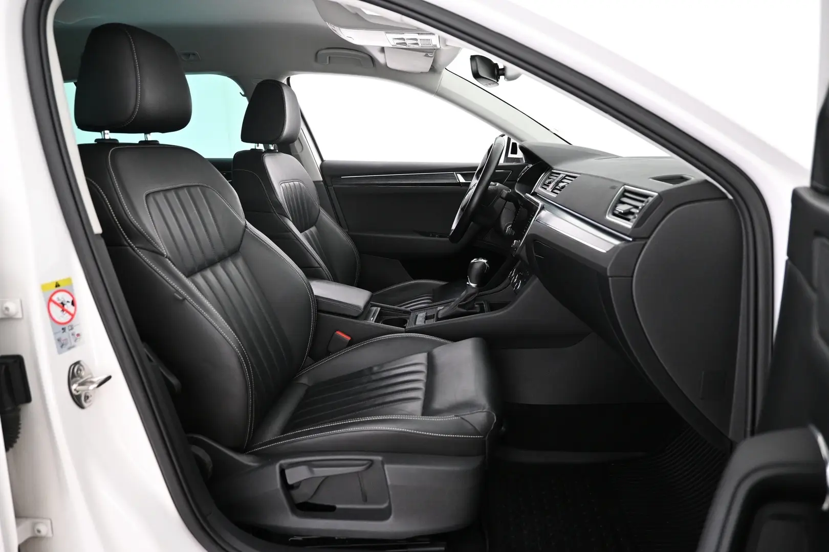 Car Image - yoWYJ7bbNn3bSf7Qz4j5T