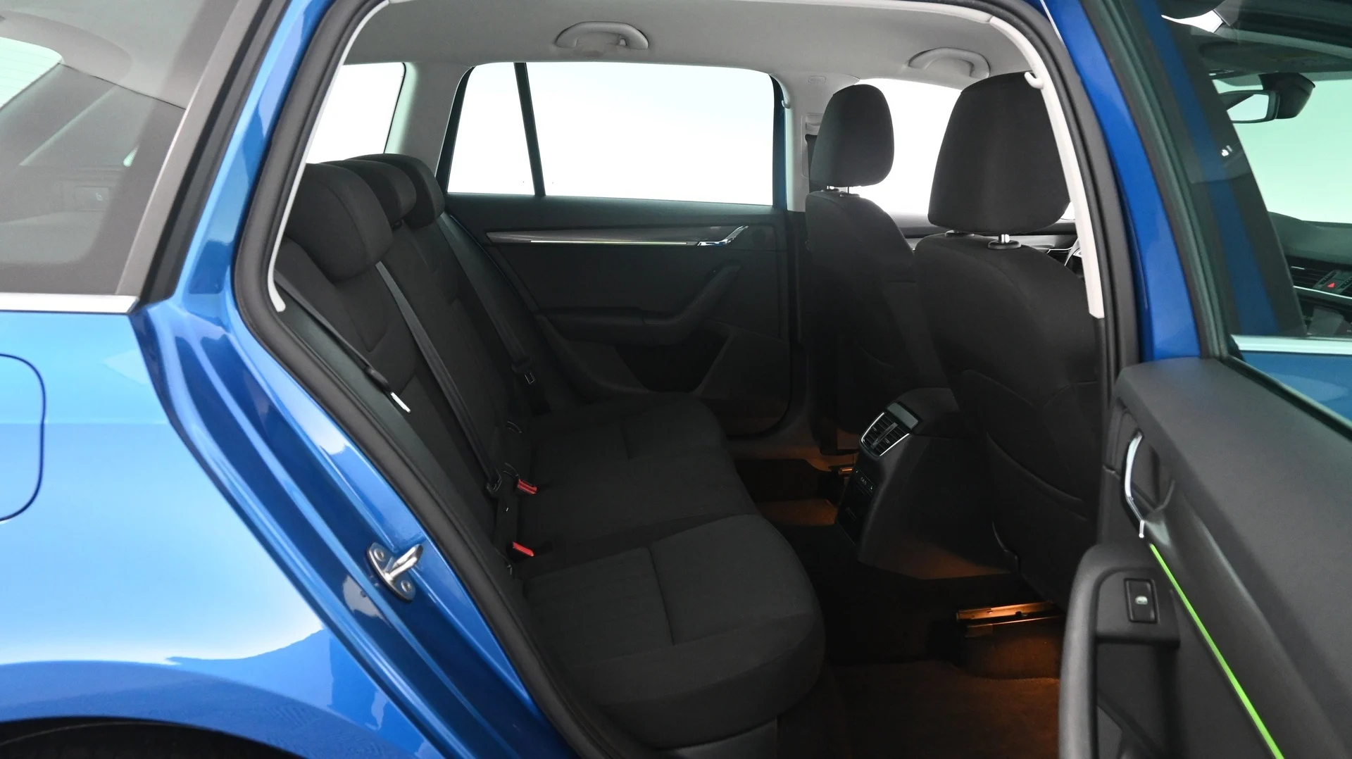 Car Image - 5LCHoR285unO390EwtP6Hq