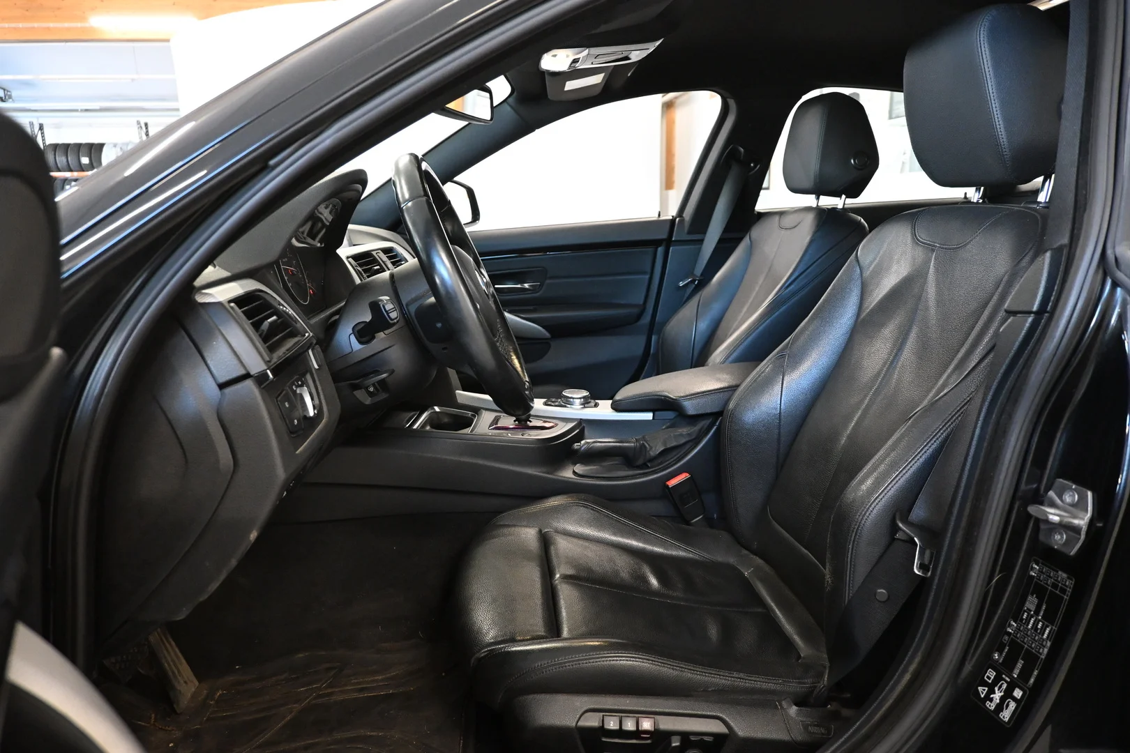 Car Image - 6z8jpRKBAY4zItAlnw9WMG